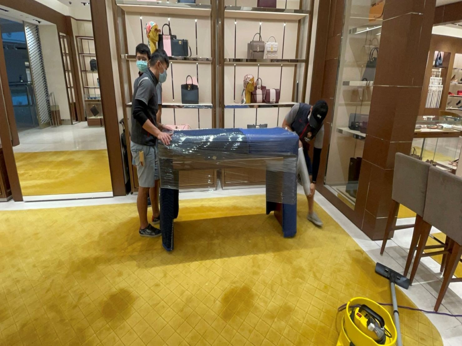搬家公司推薦、台北搬家推薦【榮福搬家公司】南港搬家、桃園搬家公司推薦、新北搬家公司推薦、企業搬運服務、搬公司行號、廠房遷移、公司行號搬遷、政府機關搬遷、百貨專櫃遷移、學校單位搬遷、精緻包裝、家庭搬家、搬鋼琴、搬工,針對顧客都秉持以用心實在專業搬家技巧,搬家實在用心值得您的信賴與選擇。歡迎來電咨詢02-2651-2727,榮福搬家有專員立即為您服務。 搬家公司推薦、台北搬家推薦【榮福搬家公司】南港搬家、桃園搬家公司推薦、新北搬家公司推薦、企業搬運服務、搬公司行號、廠房遷移、公司行號搬遷、政府機關搬遷、百貨專櫃遷移、學校單位搬遷、精緻包裝、家庭搬家、搬鋼琴、搬工,針對顧客都秉持以用心實在專業搬家技巧,搬家實在用心值得您的信賴與選擇。歡迎來電咨詢02-2651-2727,榮福搬家有專員立即為您服務。