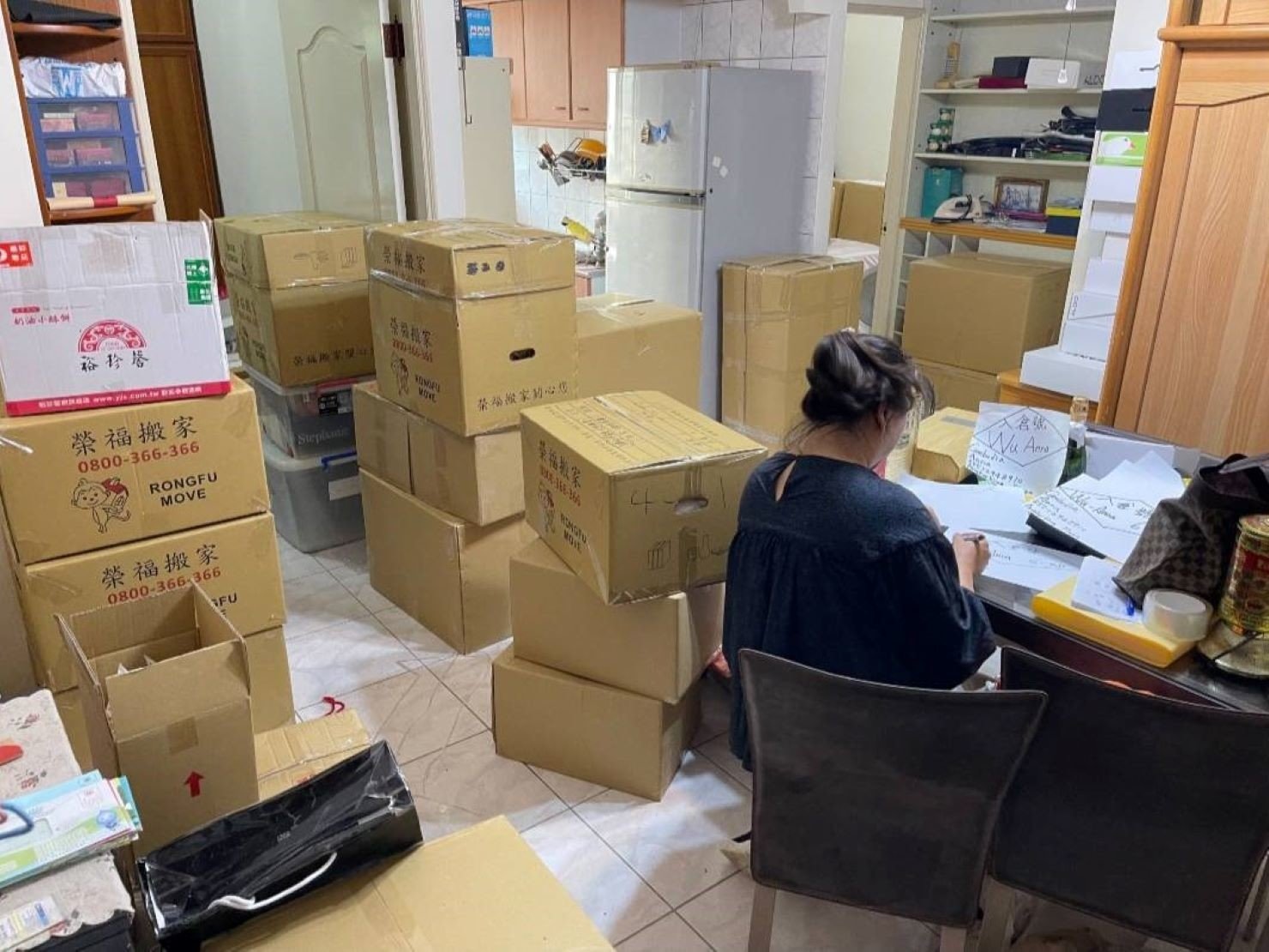 無痛搬家、專人打包、搬家公司推薦、新北搬家公司推薦【榮福搬家公司】國際海運包裝、國際海運運送、安全包裝、基隆搬家、南港搬家、桃園搬家公司推薦、家庭搬家、精密儀器搬運、精密儀器包裝、客製化精緻搬家、精緻包裝、裝箱打包、跨縣市搬家、搬工計時、人工搬運、床墊搬運、冰箱搬運、搬家具、單件家具搬運、單一物件搬運、藝術品包裝運輸、藝術品搬運、搬家首選、吊掛搬運、吊家具搬運、搬家紙箱、氣泡捲、膠膜、黃色透明膠帶、白土報紙、大型家具搬運、紅酒瓶精緻包裝、紅酒櫃包裝、台北搬家公司推薦:大台北搬家,精緻包裝搬運「細膩包裝、專業搬運、用心服務、以客為尊」是榮福搬家公司的宗旨與精神。歡迎立即來電02-2651-2727專人服務。 無痛搬家、專人打包、搬家公司推薦、新北搬家公司推薦【榮福搬家公司】國際海運包裝、國際海運運送、安全包裝、基隆搬家、南港搬家、桃園搬家公司推薦、家庭搬家、精密儀器搬運、精密儀器包裝、客製化精緻搬家、精緻包裝、裝箱打包、跨縣市搬家、搬工計時、人工搬運、床墊搬運、冰箱搬運、搬家具、單件家具搬運、單一物件搬運、藝術品包裝運輸、藝術品搬運、搬家首選、吊掛搬運、吊家具搬運、搬家紙箱、氣泡捲、膠膜、黃色透明膠帶、白土報紙、大型家具搬運、紅酒瓶精緻包裝、紅酒櫃包裝、台北搬家公司推薦:大台北搬家,精緻包裝搬運「細膩包裝、專業搬運、用心服務、以客為尊」是榮福搬家公司的宗旨與精神。歡迎立即來電02-2651-2727專人服務。
