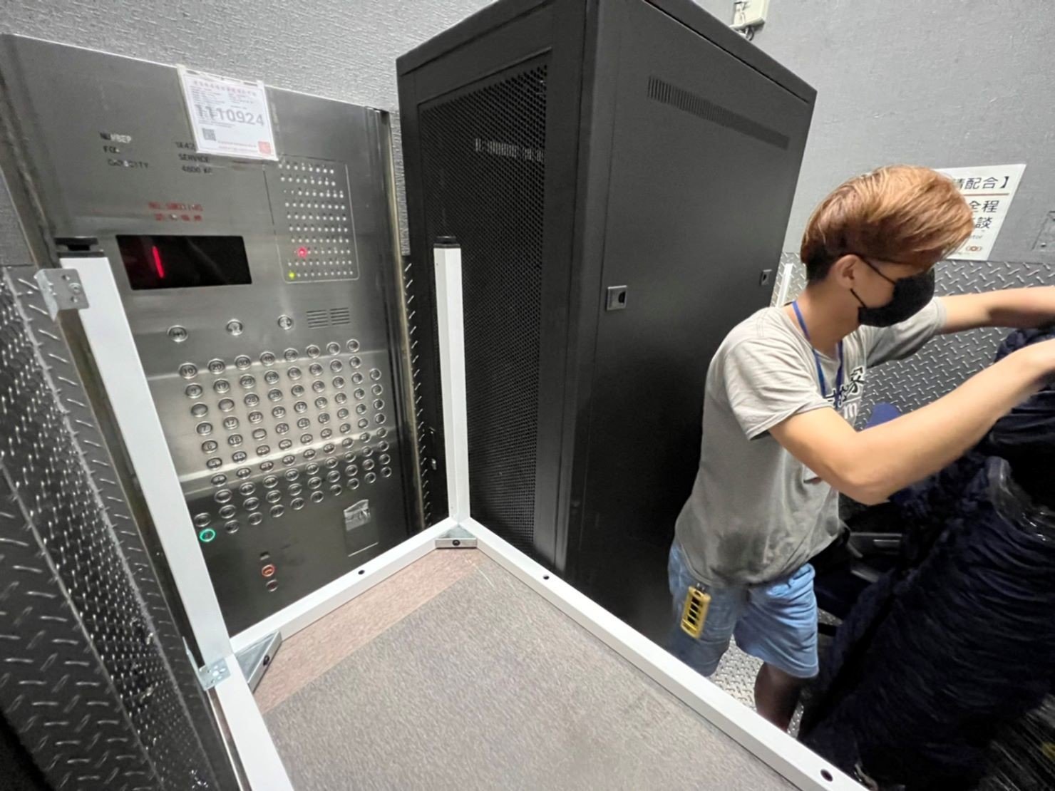 搬家公司推薦、台北搬家推薦【榮福搬家公司】南港辦公室搬遷、桃園辦公室搬遷、新北辦公室搬遷、基隆辦公室搬遷、台北辦公室搬遷、公司行號大型家具搬運、公司行號櫃台搬運、茶水間吧檯搬運、大型會議桌搬運、大型實木桌搬遷、辦公椅搬運、機櫃搬運、辦公室遷移、個人辦公室搬遷、事務所搬遷、公司行號搬遷、政府機關搬遷、學校單位搬遷、辦公室專人打包裝箱、辦公文件專人打包裝箱分類、搬家紙箱、搬鐵櫃、搬保密文件、保密文件銷毀、搬工計時、搬工服務、人力搬運,針對顧客都秉持以用心實在專業搬家技巧,搬家實在用心值得您的信賴與選擇。歡迎來電咨詢02-2651-2727,榮福搬家有專員立即為您服務。 搬家公司推薦、台北搬家推薦【榮福搬家公司】南港辦公室搬遷、桃園辦公室搬遷、新北辦公室搬遷、基隆辦公室搬遷、台北辦公室搬遷、公司行號大型家具搬運、公司行號櫃台搬運、茶水間吧檯搬運、大型會議桌搬運、大型實木桌搬遷、辦公椅搬運、機櫃搬運、辦公室遷移、個人辦公室搬遷、事務所搬遷、公司行號搬遷、政府機關搬遷、學校單位搬遷、辦公室專人打包裝箱、辦公文件專人打包裝箱分類、搬家紙箱、搬鐵櫃、搬保密文件、保密文件銷毀、搬工計時、搬工服務、人力搬運,針對顧客都秉持以用心實在專業搬家技巧,搬家實在用心值得您的信賴與選擇。歡迎來電咨詢02-2651-2727,榮福搬家有專員立即為您服務。