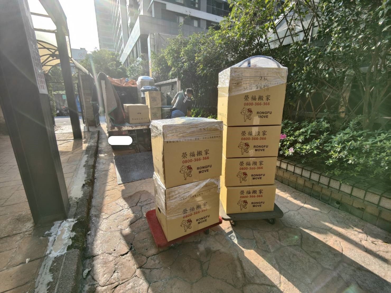 專人打包、搬家公司推薦、GOOGLE搬家公司推薦【榮福搬家公司】、家庭區域性專人打包、精緻搬家、精緻包裝、專人打包裝箱、床墊搬運、冰箱搬運、搬家首選、台北搬家公司推薦:大台北搬家,精緻包裝搬運「細膩包裝、專業搬運、用心服務、以客為尊」是榮福搬家公司的宗旨與精神。 專人打包、搬家公司推薦、GOOGLE搬家公司推薦【榮福搬家公司】、家庭區域性專人打包、精緻搬家、精緻包裝、專人打包裝箱、床墊搬運、冰箱搬運、搬家首選、台北搬家公司推薦:大台北搬家,精緻包裝搬運「細膩包裝、專業搬運、用心服務、以客為尊」是榮福搬家公司的宗旨與精神。