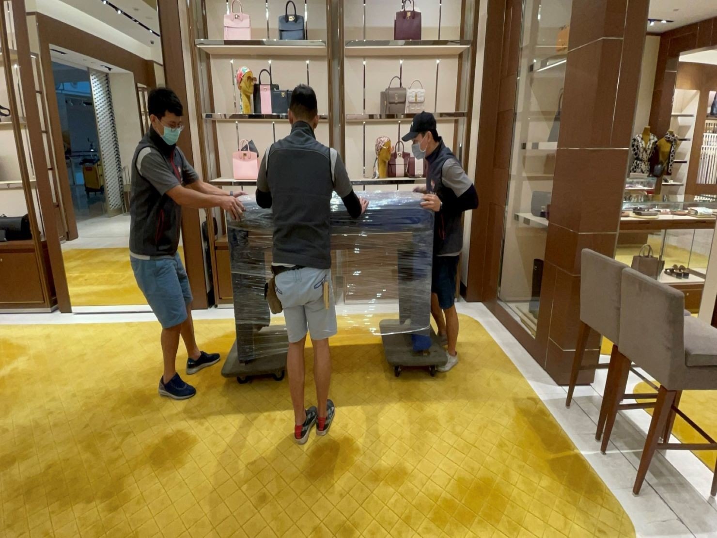 搬家公司推薦、台北搬家推薦【榮福搬家公司】南港搬家、桃園搬家公司推薦、新北搬家公司推薦、企業搬運服務、搬公司行號、廠房遷移、公司行號搬遷、政府機關搬遷、百貨專櫃遷移、學校單位搬遷、精緻包裝、家庭搬家、搬鋼琴、搬工,針對顧客都秉持以用心實在專業搬家技巧,搬家實在用心值得您的信賴與選擇。歡迎來電咨詢02-2651-2727,榮福搬家有專員立即為您服務。 搬家公司推薦、台北搬家推薦【榮福搬家公司】南港搬家、桃園搬家公司推薦、新北搬家公司推薦、企業搬運服務、搬公司行號、廠房遷移、公司行號搬遷、政府機關搬遷、百貨專櫃遷移、學校單位搬遷、精緻包裝、家庭搬家、搬鋼琴、搬工,針對顧客都秉持以用心實在專業搬家技巧,搬家實在用心值得您的信賴與選擇。歡迎來電咨詢02-2651-2727,榮福搬家有專員立即為您服務。