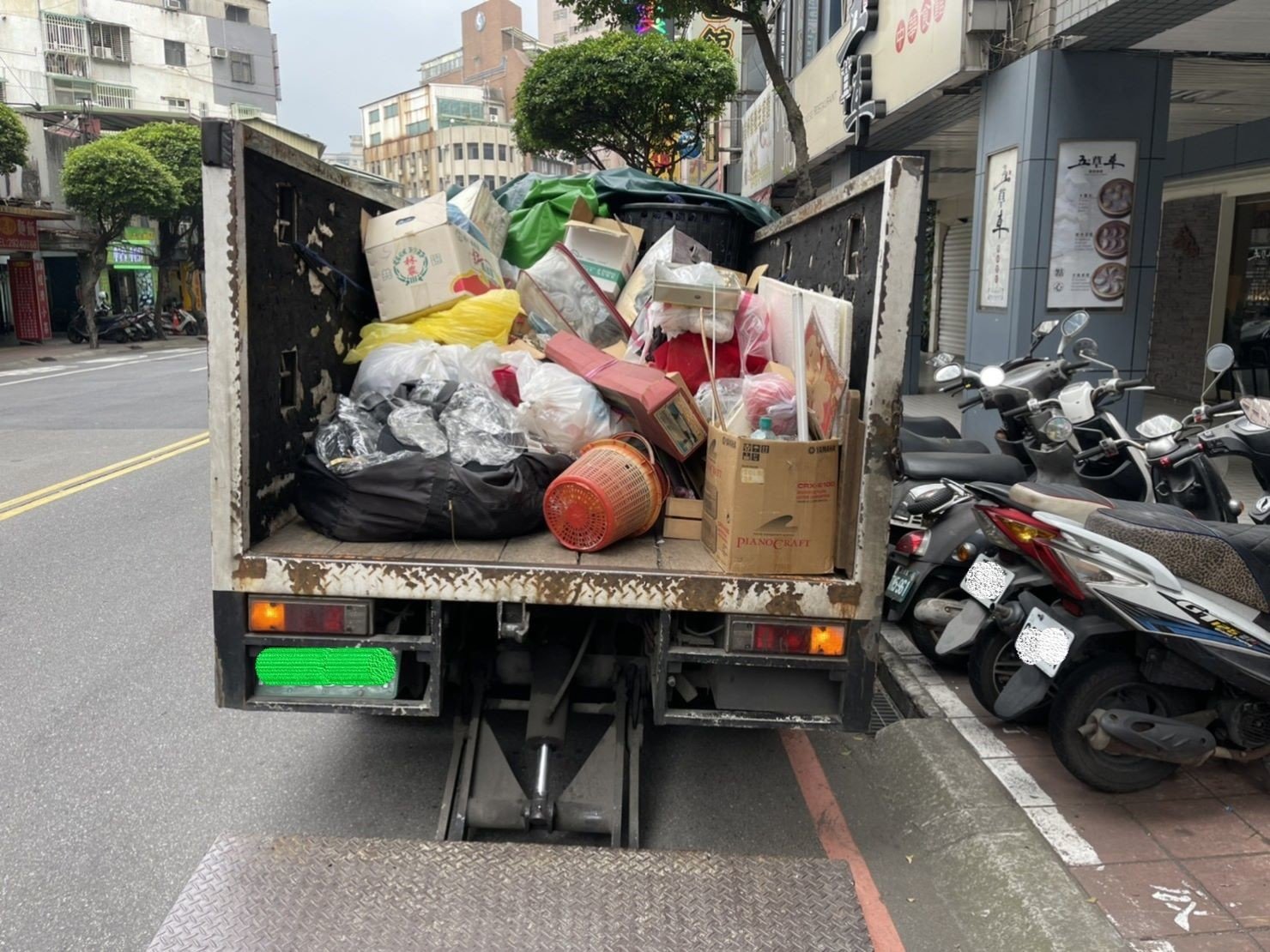 搬家公司推薦、新北搬家推薦【榮福搬家公司】南港搬家、桃園搬家公司推薦、台北搬家公司推薦、廢棄家具處理、廢棄家具清運、家庭廢棄物清運、清運、搬家、家具垃圾清運、垃圾廢棄處理、垃圾廢棄清運、搬家具、大型家具搬運、冰箱搬運、基隆搬家、搬家電、床墊搬運、搬公司行號、跨縣市搬家、家庭搬家、搬鋼琴、搬工、搬運、搬家紙箱、搬家估價、搬家車,針對顧客都秉持以用心實在專業搬家技巧,搬家實在用心值得您的信賴與選擇。歡迎來電咨詢02-2651-2727,榮福搬家有專員立即為您服務。 搬家公司推薦、新北搬家推薦【榮福搬家公司】南港搬家、桃園搬家公司推薦、台北搬家公司推薦、廢棄家具處理、廢棄家具清運、家庭廢棄物清運、清運、搬家、家具垃圾清運、垃圾廢棄處理、垃圾廢棄清運、搬家具、大型家具搬運、冰箱搬運、基隆搬家、搬家電、床墊搬運、搬公司行號、跨縣市搬家、家庭搬家、搬鋼琴、搬工、搬運、搬家紙箱、搬家估價、搬家車,針對顧客都秉持以用心實在專業搬家技巧,搬家實在用心值得您的信賴與選擇。歡迎來電咨詢02-2651-2727,榮福搬家有專員立即為您服務。