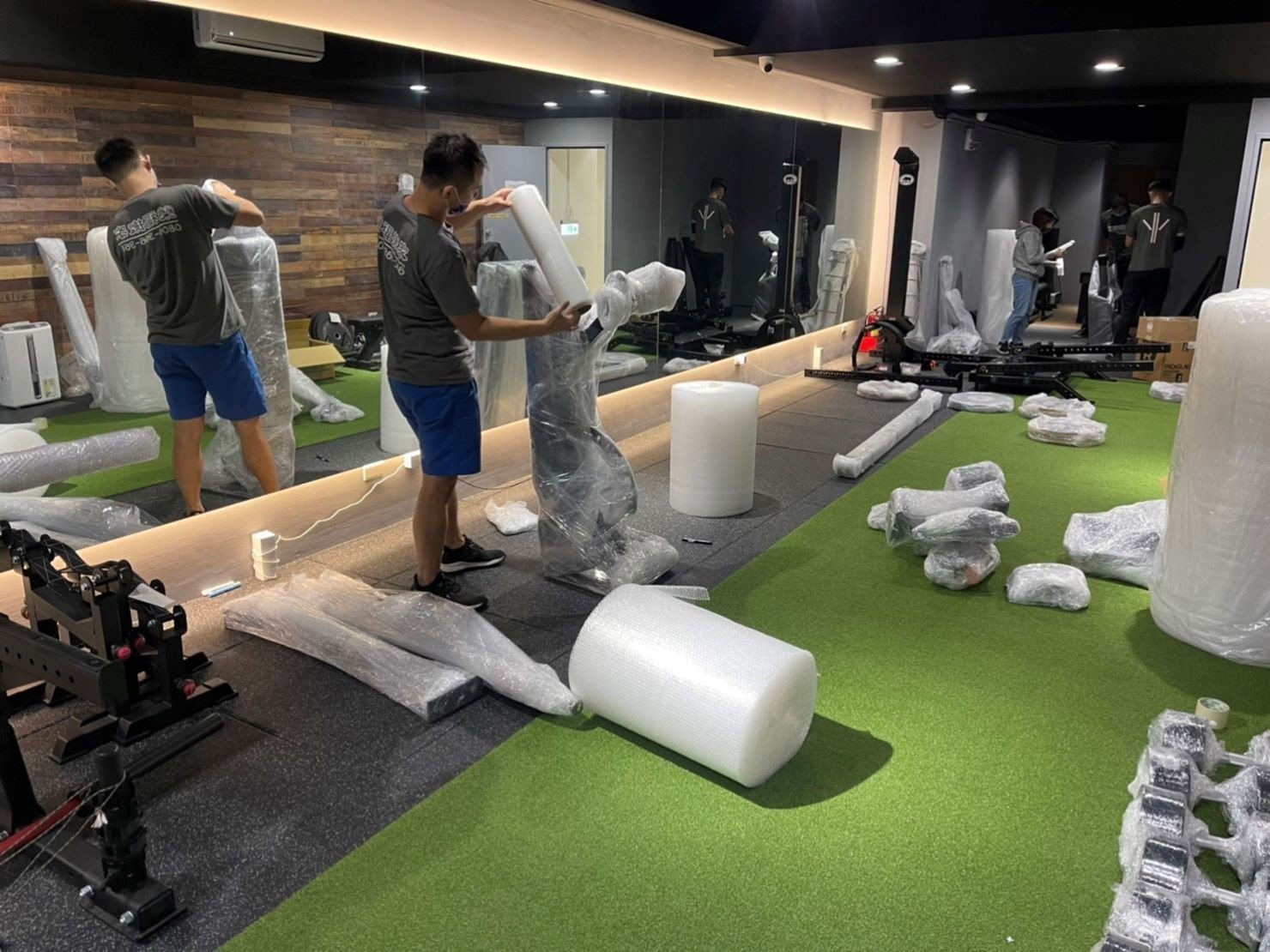 台北搬健身器材、南港搬健身器材、新北搬健身器材、雙北搬健身器材、汐止搬健身器材、中永和搬健身器材、板橋搬健身器材、五股搬健身器材、基隆搬健身器材、桃園搬健身器材、專業健身器材搬運推薦【榮福搬家公司】各項運動器材倉儲暫放、各項健身器材精緻包裝、各項健身器材精緻包裝倉儲暫放、運動器材設備搬運、搬居家跑步機、搬滑步機、搬橢圓機、搬跑步機、搬深蹲架、搬種訓架、各式居家搬運動設備、重量深蹲架、健身房運動器材搬運【榮福搬家】具各項搬運設備及搬運動器材知識與技巧,也有各項物件拆裝的專門技能,破百公斤的設備器材、「專業搬運、用心服務、以客為尊」是榮福搬家公司的宗旨與精神。歡迎立即來電02-2651-2727專人服務。 台北搬健身器材、南港搬健身器材、新北搬健身器材、雙北搬健身器材、汐止搬健身器材、中永和搬健身器材、板橋搬健身器材、五股搬健身器材、基隆搬健身器材、桃園搬健身器材、專業健身器材搬運推薦【榮福搬家公司】各項運動器材倉儲暫放、各項健身器材精緻包裝、各項健身器材精緻包裝倉儲暫放、運動器材設備搬運、搬居家跑步機、搬滑步機、搬橢圓機、搬跑步機、搬深蹲架、搬種訓架、各式居家搬運動設備、重量深蹲架、健身房運動器材搬運【榮福搬家】具各項搬運設備及搬運動器材知識與技巧,也有各項物件拆裝的專門技能,破百公斤的設備器材、「專業搬運、用心服務、以客為尊」是榮福搬家公司的宗旨與精神。歡迎立即來電02-2651-2727專人服務。