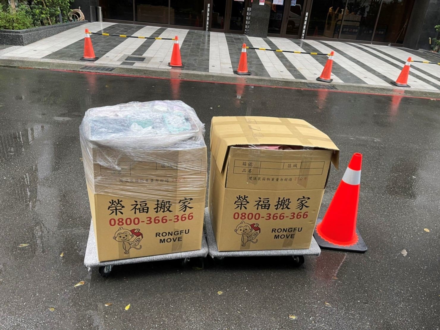搬家公司推薦、新北搬家公司推薦【榮福搬家公司】精緻包裝搬運「細膩包裝、專業搬運、用心服務、以客為尊」是榮福搬家公司的宗旨與精神:搬家首選、南港搬家、桃園搬家公司推薦、台北搬家公司推薦、精緻搬家、精緻包裝、搬家達人、搬家具、冰箱搬運、基隆搬家、搬家電、床墊搬運、跨縣市搬家、家庭搬家、鋼琴搬運、搬工計時、搬運、搬家紙箱、搬家打包材料,針對顧客都秉持以用心實在專業搬家技巧,搬家實在用心值得您的信賴與選擇。歡迎來電咨詢02-2651-2727,榮福搬家有專員立即為您服務。 搬家公司推薦、新北搬家公司推薦【榮福搬家公司】精緻包裝搬運「細膩包裝、專業搬運、用心服務、以客為尊」是榮福搬家公司的宗旨與精神:搬家首選、南港搬家、桃園搬家公司推薦、台北搬家公司推薦、精緻搬家、精緻包裝、搬家達人、搬家具、冰箱搬運、基隆搬家、搬家電、床墊搬運、跨縣市搬家、家庭搬家、鋼琴搬運、搬工計時、搬運、搬家紙箱、搬家打包材料,針對顧客都秉持以用心實在專業搬家技巧,搬家實在用心值得您的信賴與選擇。歡迎來電咨詢02-2651-2727,榮福搬家有專員立即為您服務。