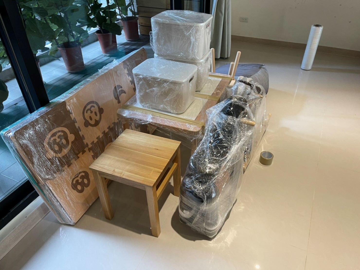 搬家公司推薦、新北搬家推薦【榮福搬家公司】精緻包裝搬運「細膩包裝、專業搬運、用心服務、以客為尊」是榮福搬家公司的宗旨與精神:搬家首選、南港搬家、桃園搬家公司推薦、台北搬家公司推薦、精緻搬家、精緻包裝、搬家達人、搬家具、冰箱搬運、基隆搬家、搬家電、床墊搬運、跨縣市搬家、搬公司行號、家庭搬家、搬鋼琴、搬工、搬運、搬家紙箱,針對顧客都秉持以用心實在專業搬家技巧,搬家實在用心值得您的信賴與選擇。歡迎來電咨詢02-2651-2727,榮福搬家有專員立即為您服務。 搬家公司推薦、新北搬家推薦【榮福搬家公司】精緻包裝搬運「細膩包裝、專業搬運、用心服務、以客為尊」是榮福搬家公司的宗旨與精神:搬家首選、南港搬家、桃園搬家公司推薦、台北搬家公司推薦、精緻搬家、精緻包裝、搬家達人、搬家具、冰箱搬運、基隆搬家、搬家電、床墊搬運、跨縣市搬家、搬公司行號、家庭搬家、搬鋼琴、搬工、搬運、搬家紙箱,針對顧客都秉持以用心實在專業搬家技巧,搬家實在用心值得您的信賴與選擇。歡迎來電咨詢02-2651-2727,榮福搬家有專員立即為您服務。