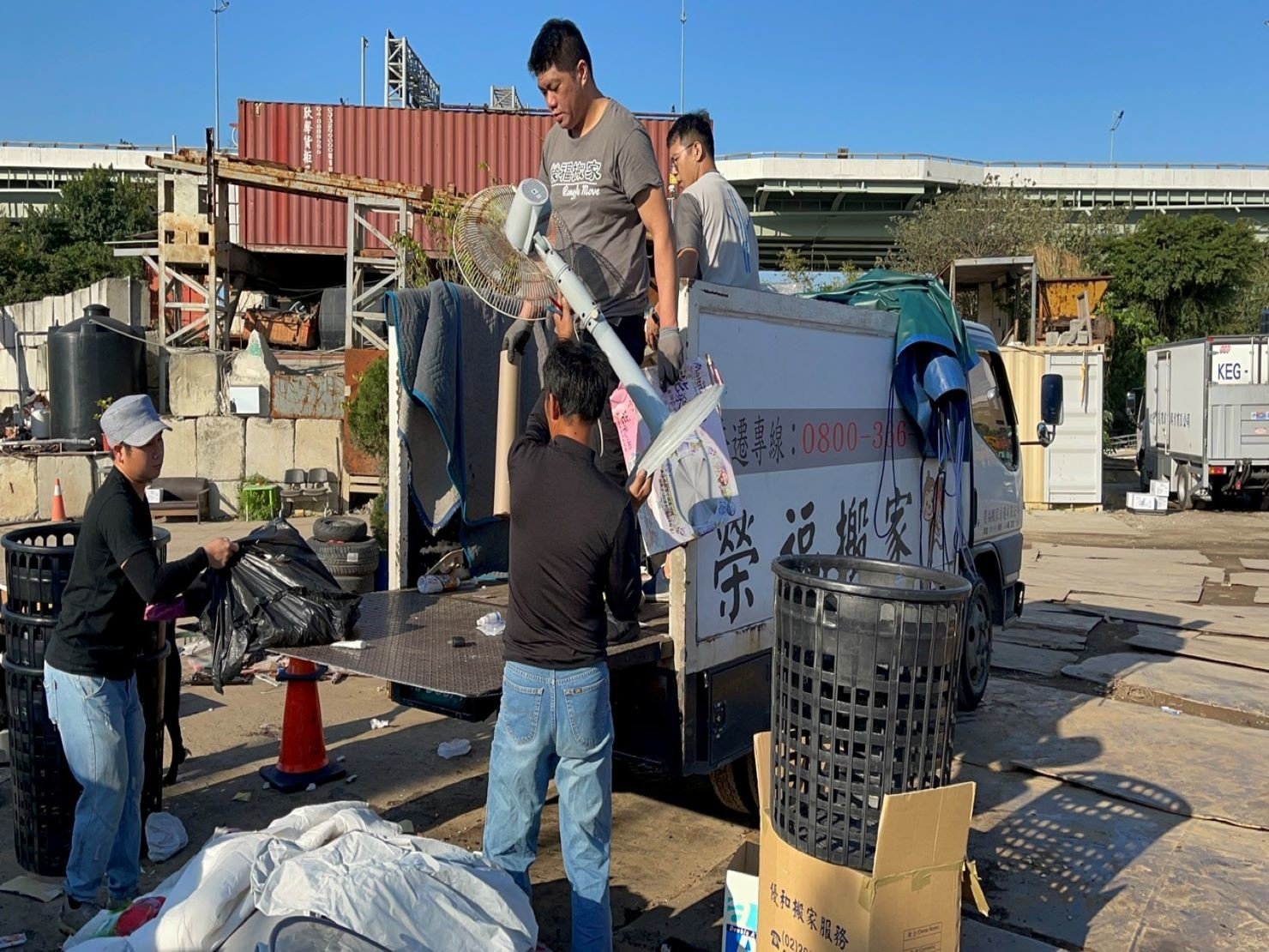 搬家公司推薦、新北搬家推薦【榮福搬家公司】南港搬家、桃園搬家公司推薦、台北搬家公司推薦、廢棄家具處理、廢棄家具清運、家庭廢棄物清運、清運、搬家、家具垃圾清運、垃圾廢棄處理、垃圾廢棄清運、搬家具、大型家具搬運、冰箱搬運、基隆搬家、搬家電、床墊搬運、搬公司行號、跨縣市搬家、家庭搬家、搬鋼琴、搬工、搬運、搬家紙箱,針對顧客都秉持以用心實在專業搬家技巧,搬家實在用心值得您的信賴與選擇。歡迎來電咨詢02-2651-2727,榮福搬家有專員立即為您服務。 搬家公司推薦、新北搬家推薦【榮福搬家公司】南港搬家、桃園搬家公司推薦、台北搬家公司推薦、廢棄家具處理、廢棄家具清運、家庭廢棄物清運、清運、搬家、家具垃圾清運、垃圾廢棄處理、垃圾廢棄清運、搬家具、大型家具搬運、冰箱搬運、基隆搬家、搬家電、床墊搬運、搬公司行號、跨縣市搬家、家庭搬家、搬鋼琴、搬工、搬運、搬家紙箱,針對顧客都秉持以用心實在專業搬家技巧,搬家實在用心值得您的信賴與選擇。歡迎來電咨詢02-2651-2727,榮福搬家有專員立即為您服務。