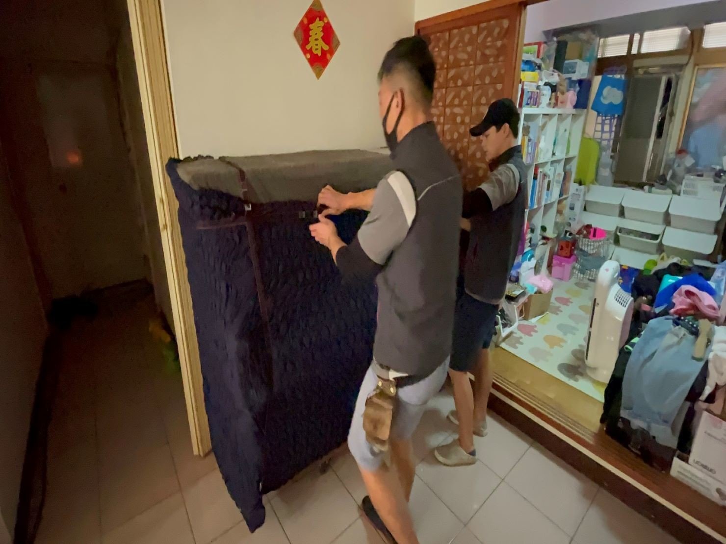 重物搬運【榮福搬家公司】搬鋼琴首選、搬鋼琴達人、搬洗衣機、搬披薩窯、精搬金庫、搬保險櫃、精搬魚缸、精搬鋼琴、跨縣搬家、鋼琴運送、搬運、搬床墊、搬冰箱、大型家具搬運、搬家首選、吊掛搬運、吊家具搬運、特殊重物搬運、專搬重物、新北搬家推薦、搬家公司、基隆搬家、南港搬家、桃園搬家公司、台北搬家公司推薦:大台北搬家,精緻包裝搬運「細膩包裝、專業搬運、用心服務、以客為尊」是榮福搬家公司的宗旨與精神。歡迎立即來電02-2651-2727專人服務。直立式鋼琴細膩的防護措施、專業的搬運,新北搬家公司推薦、鋼琴搬運好評推薦,專搬鋼琴的榮福搬家公司。 重物搬運【榮福搬家公司】搬鋼琴首選、搬鋼琴達人、搬洗衣機、搬披薩窯、精搬金庫、搬保險櫃、精搬魚缸、精搬鋼琴、跨縣搬家、鋼琴運送、搬運、搬床墊、搬冰箱、大型家具搬運、搬家首選、吊掛搬運、吊家具搬運、特殊重物搬運、專搬重物、新北搬家推薦、搬家公司、基隆搬家、南港搬家、桃園搬家公司、台北搬家公司推薦:大台北搬家,精緻包裝搬運「細膩包裝、專業搬運、用心服務、以客為尊」是榮福搬家公司的宗旨與精神。歡迎立即來電02-2651-2727專人服務。直立式鋼琴細膩的防護措施、專業的搬運,新北搬家公司推薦、鋼琴搬運好評推薦,專搬鋼琴的榮福搬家公司。