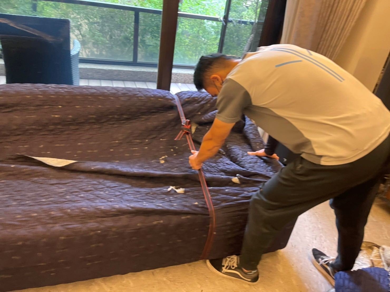 台北搬家吊掛搬運∣南港搬家吊掛搬運∣新北搬家吊掛搬運∣雙北搬家吊掛搬運∣汐止搬家吊掛搬運∣五股搬家吊掛搬運∣中永和搬家吊掛搬運∣板橋搬家吊掛搬運∣桃園搬家吊掛搬運推薦【榮福搬家】屬專業搬家細膩運唯一首選,累積20年各式各樣特殊重物的搬運經驗,專業敏捷快速完成您的各項搬運任務。榮福搬家具備精緻包裝搬運「細膩包裝、專業搬運、用心服務、以客為尊」是榮福搬家公司的宗旨與精神。歡迎立即來電02-2651-2727專人服務。 台北搬家吊掛搬運∣南港搬家吊掛搬運∣新北搬家吊掛搬運∣雙北搬家吊掛搬運∣汐止搬家吊掛搬運∣五股搬家吊掛搬運∣中永和搬家吊掛搬運∣板橋搬家吊掛搬運∣桃園搬家吊掛搬運推薦【榮福搬家】屬專業搬家細膩運唯一首選,累積20年各式各樣特殊重物的搬運經驗,專業敏捷快速完成您的各項搬運任務。榮福搬家具備精緻包裝搬運「細膩包裝、專業搬運、用心服務、以客為尊」是榮福搬家公司的宗旨與精神。歡迎立即來電02-2651-2727專人服務。