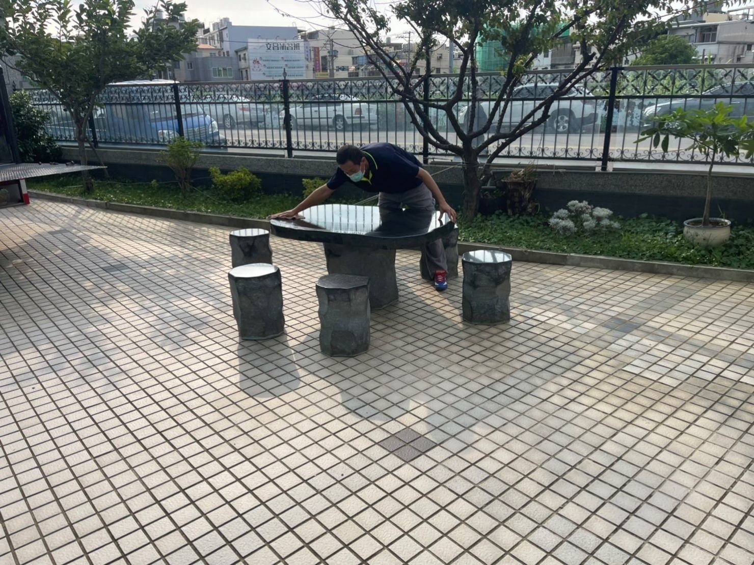特殊搬運、搬重物【榮福搬家公司】石墩搬運、搬石頭桌椅、造景石頭搬運、大理石桌椅、岩石戶外桌椅、天然石頭庭園桌椅、石頭雕刻物、玉石雕刻擺件、吊掛搬運、特殊重物搬運、專搬重物、搬重物技巧、新北搬家公司推薦、搬家車、搬家公司、基隆搬家、南港搬家、桃園搬家公司推薦、台北搬家公司推薦:大台北搬家,精緻包裝搬運「細膩包裝、專業搬運、用心服務、以客為尊」是榮福搬家公司的宗旨與精神。歡迎立即來電02-2651-2727專人服務。 特殊搬運、搬重物【榮福搬家公司】石墩搬運、搬石頭桌椅、造景石頭搬運、大理石桌椅、岩石戶外桌椅、天然石頭庭園桌椅、石頭雕刻物、玉石雕刻擺件、吊掛搬運、特殊重物搬運、專搬重物、搬重物技巧、新北搬家公司推薦、搬家車、搬家公司、基隆搬家、南港搬家、桃園搬家公司推薦、台北搬家公司推薦:大台北搬家,精緻包裝搬運「細膩包裝、專業搬運、用心服務、以客為尊」是榮福搬家公司的宗旨與精神。歡迎立即來電02-2651-2727專人服務。