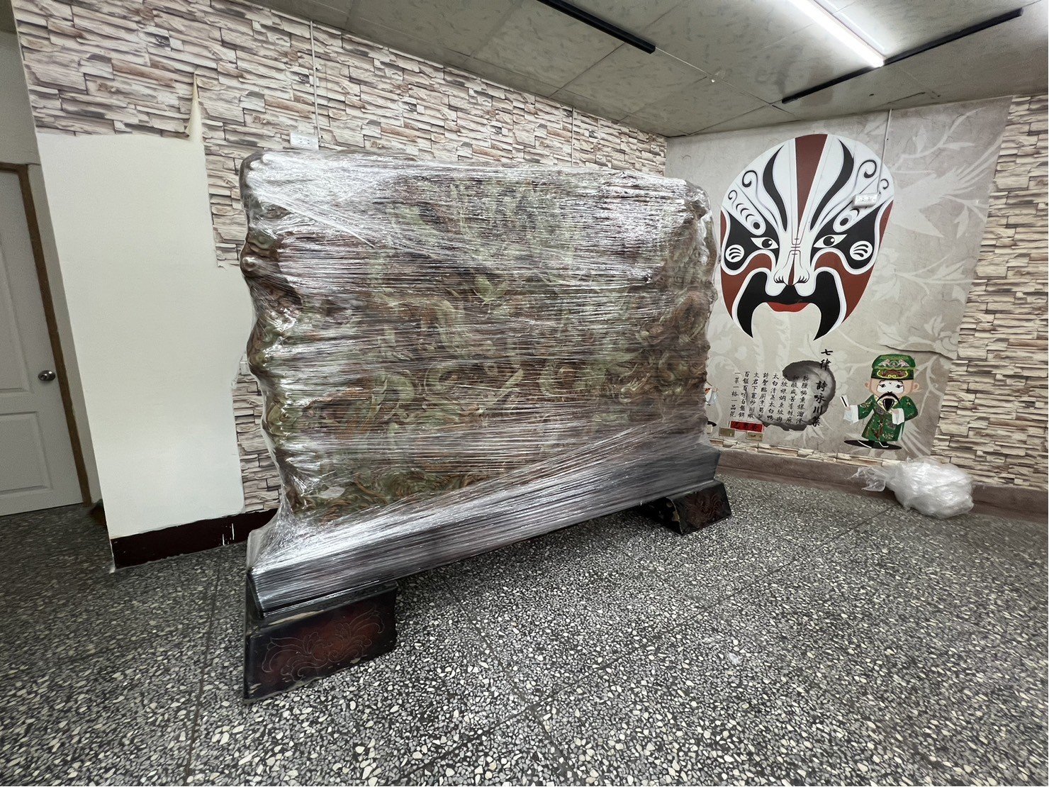 台北精搬玉石屏風∣南港精搬玉石屏風∣新北精搬玉石屏風∣雙北精搬玉石屏風∣汐止精搬玉石屏風∣中永和精搬玉石屏風∣板橋精搬玉石屏風∣五股精搬玉石屏風∣基隆精搬玉石屏風∣桃園精搬玉石屏風∣專業搬玉石藝術品推薦【榮福搬家公司】具專業團隊擁有精緻包裝組及重物搬運組,能依據業主、顧客需求分派其專業團隊組,進行各項藝術品專業安全搬運服務;給予最優質、放心各項搬家、搬運需求。 台北精搬玉石屏風∣南港精搬玉石屏風∣新北精搬玉石屏風∣雙北精搬玉石屏風∣汐止精搬玉石屏風∣中永和精搬玉石屏風∣板橋精搬玉石屏風∣五股精搬玉石屏風∣基隆精搬玉石屏風∣桃園精搬玉石屏風∣專業搬玉石藝術品推薦【榮福搬家公司】具專業團隊擁有精緻包裝組及重物搬運組,能依據業主、顧客需求分派其專業團隊組,進行各項藝術品專業安全搬運服務;給予最優質、放心各項搬家、搬運需求。
