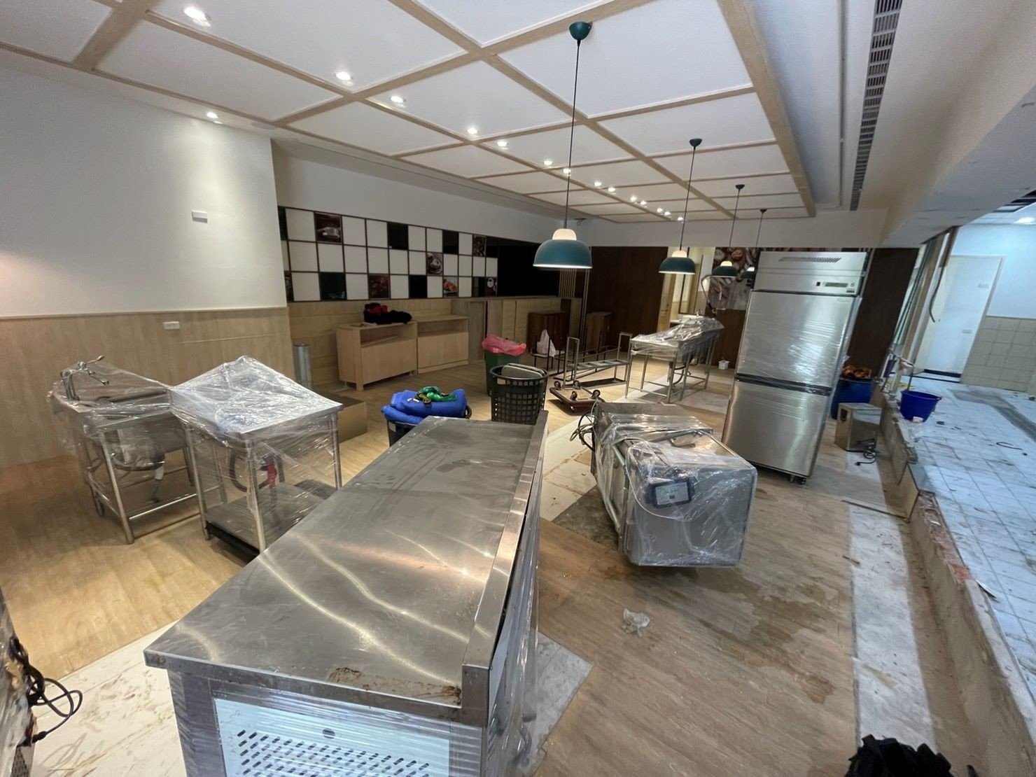 店面搬遷、搬家公司推薦、台北搬家推薦【榮福搬家公司】搬生財器具、搬冷凍櫃、搬冷藏冰箱、搬蛋糕櫃、搬冷藏工作臺、搬臥式冷凍櫃、搬工作檯、搬營業用蒸烤箱、南港搬家、桃園搬家公司推薦、新北搬家公司推薦、百貨公司進撤櫃、專櫃進撤櫃、企業搬運服務、搬公司行號、廠房遷移、公司行號搬遷、政府機關搬遷、百貨專櫃遷移、學校單位搬遷、大型設備搬遷、搬大型廚房設備、中央廚房搬遷、搬營業用冰箱、搬營業用製冰機、三層營業用烤箱搬運、搬工計時、搬工服務、人力搬運,針對顧客都秉持以用心實在專業搬家技巧,搬家實在用心值得您的信賴與選擇。歡迎來電咨詢02-2651-2727,榮福搬家有專員立即為您服務。 店面搬遷、搬家公司推薦、台北搬家推薦【榮福搬家公司】搬生財器具、搬冷凍櫃、搬冷藏冰箱、搬蛋糕櫃、搬冷藏工作臺、搬臥式冷凍櫃、搬工作檯、搬營業用蒸烤箱、南港搬家、桃園搬家公司推薦、新北搬家公司推薦、百貨公司進撤櫃、專櫃進撤櫃、企業搬運服務、搬公司行號、廠房遷移、公司行號搬遷、政府機關搬遷、百貨專櫃遷移、學校單位搬遷、大型設備搬遷、搬大型廚房設備、中央廚房搬遷、搬營業用冰箱、搬營業用製冰機、三層營業用烤箱搬運、搬工計時、搬工服務、人力搬運,針對顧客都秉持以用心實在專業搬家技巧,搬家實在用心值得您的信賴與選擇。歡迎來電咨詢02-2651-2727,榮福搬家有專員立即為您服務。