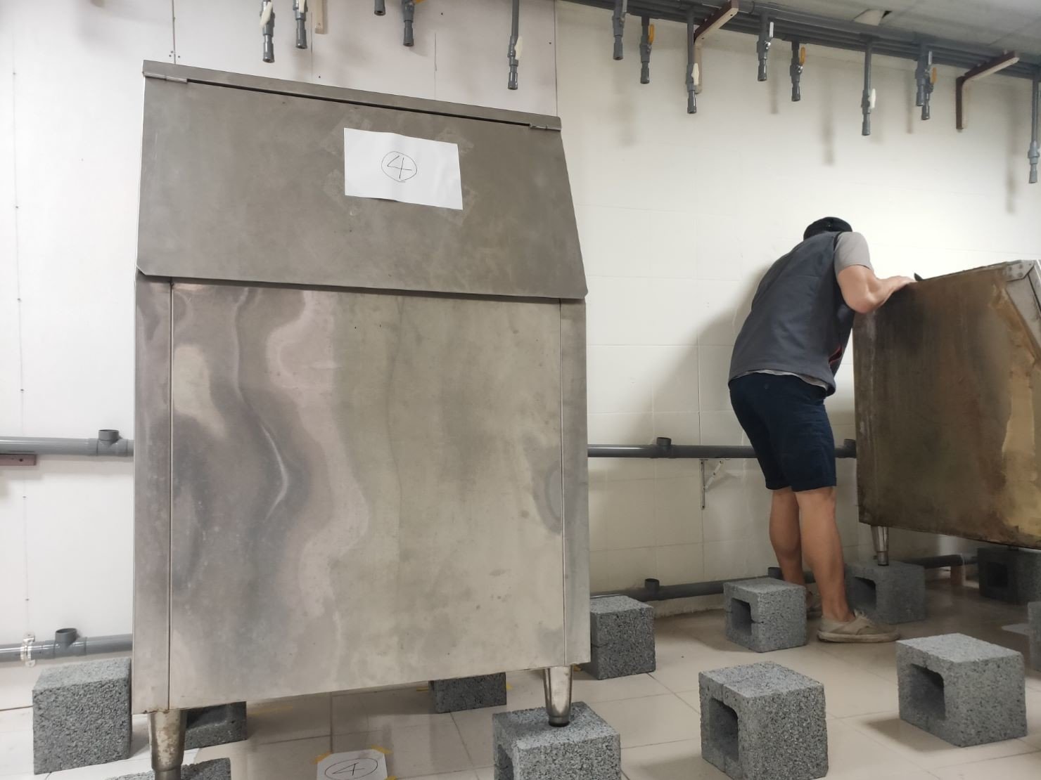 店面搬遷、重物搬運、搬生財器具、大型廚房設備搬運【榮福搬家公司】搬製冰機、搬臥式冰櫃、廠房遷移、中央廚房搬遷、搬洗衣機、搬披薩窯、精搬金庫、搬保險櫃、精搬魚缸、精搬鋼琴、廚具設備搬運、搬工計時、人力搬運、搬運、床墊搬運、搬營業用冰箱、冰箱搬運、搬家首選、吊掛搬運、搬公司行號、特殊重物搬運、專搬重物、新北搬家推薦、搬家公司、基隆搬家、南港搬家、桃園搬家公司、台北搬家公司推薦:大台北搬家,精緻包裝搬運「細膩包裝、專業搬運、用心服務、以客為尊」是榮福搬家公司的宗旨與精神。歡迎立即來電02-2651-2727專人服務。 店面搬遷、重物搬運、搬生財器具、大型廚房設備搬運【榮福搬家公司】搬製冰機、搬臥式冰櫃、廠房遷移、中央廚房搬遷、搬洗衣機、搬披薩窯、精搬金庫、搬保險櫃、精搬魚缸、精搬鋼琴、廚具設備搬運、搬工計時、人力搬運、搬運、床墊搬運、搬營業用冰箱、冰箱搬運、搬家首選、吊掛搬運、搬公司行號、特殊重物搬運、專搬重物、新北搬家推薦、搬家公司、基隆搬家、南港搬家、桃園搬家公司、台北搬家公司推薦:大台北搬家,精緻包裝搬運「細膩包裝、專業搬運、用心服務、以客為尊」是榮福搬家公司的宗旨與精神。歡迎立即來電02-2651-2727專人服務。