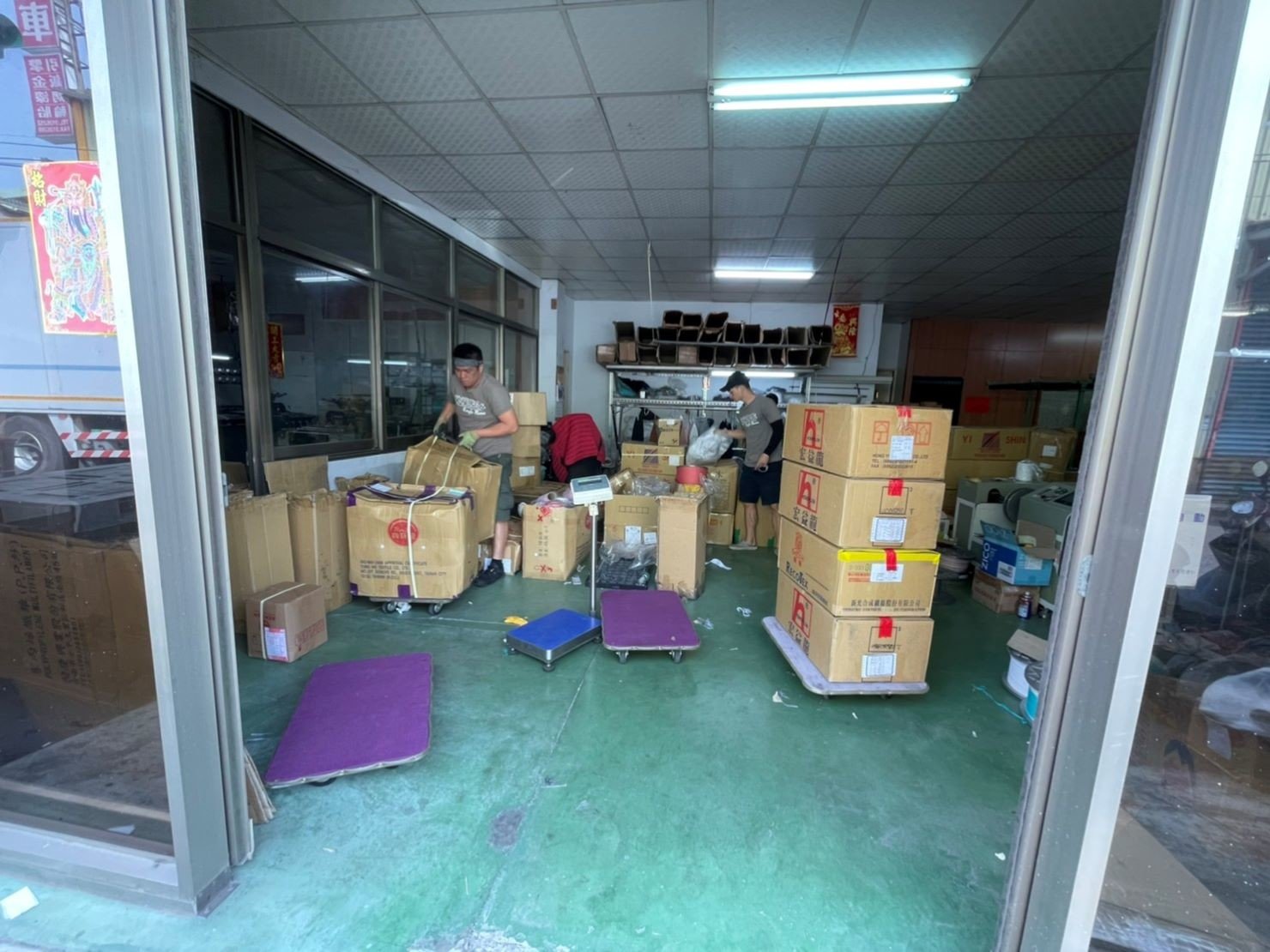 廠房遷移、搬製帶機器、搬重物【榮福搬家公司】大型織帶機搬運、公司行號搬遷、石墩搬運、搬石椅、搬石頭桌、搬洗衣機、搬披薩窯、精搬金庫、搬保險櫃、精搬魚缸、精搬鋼琴、搬醫療床、大型健身器材搬運、大型廚具設備搬運、各式各樣機台搬運、跨縣市搬家、搬工計時、人力搬運、搬運、搬床墊、營業用冰箱搬運、大型家具運送、重物搬運首選、吊掛搬運、吊家具搬運、特殊重物搬運、專搬重物、重物搬運器、手動油壓拖板車、新北搬家推薦、搬家公司、基隆搬家、南港搬家、桃園搬家公司、台北搬家公司推薦:大台北搬家,精緻包裝搬運「細膩包裝、專業搬運、用心服務、以客為尊」是榮福搬家公司的宗旨與精神。歡迎立即來電02-2651-2727專人服務。 廠房遷移、搬製帶機器、搬重物【榮福搬家公司】大型織帶機搬運、公司行號搬遷、石墩搬運、搬石椅、搬石頭桌、搬洗衣機、搬披薩窯、精搬金庫、搬保險櫃、精搬魚缸、精搬鋼琴、搬醫療床、大型健身器材搬運、大型廚具設備搬運、各式各樣機台搬運、跨縣市搬家、搬工計時、人力搬運、搬運、搬床墊、營業用冰箱搬運、大型家具運送、重物搬運首選、吊掛搬運、吊家具搬運、特殊重物搬運、專搬重物、重物搬運器、手動油壓拖板車、新北搬家推薦、搬家公司、基隆搬家、南港搬家、桃園搬家公司、台北搬家公司推薦:大台北搬家,精緻包裝搬運「細膩包裝、專業搬運、用心服務、以客為尊」是榮福搬家公司的宗旨與精神。歡迎立即來電02-2651-2727專人服務。