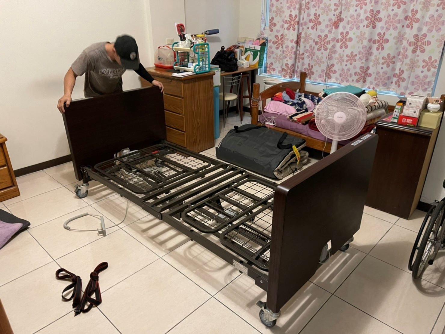 單件重物搬運、搬醫療床、搬重物【榮福搬家公司】搬電動床、搬醫療電動床、居家照護電動床搬運、搬大理石桌、搬實木家具、雕刻藝術品搬運、搬按摩椅、搬水晶洞、搬洗衣機、搬披薩窯、精搬金庫、搬保險櫃、精搬魚缸、精搬鋼琴、跨縣市搬家、同棟不同樓層搬運、搬工計時、人力搬運、搬運、搬床墊、搬queen size床、搬冰箱、搬家具、單件家具運送、家具搬運費用、家具拆裝、搬家首選、吊掛搬運、吊家具搬運、特殊重物搬運、專搬重物、新北搬家推薦、搬家公司、基隆搬家、南港搬家、桃園搬家公司、台北搬家公司推薦:大台北搬家,精緻包裝搬運「細膩包裝、專業搬運、用心服務、以客為尊」是榮福搬家公司的宗旨與精神。歡迎立即來電02-2651-2727專人服務。 單件重物搬運、搬醫療床、搬重物【榮福搬家公司】搬電動床、搬醫療電動床、居家照護電動床搬運、搬大理石桌、搬實木家具、雕刻藝術品搬運、搬按摩椅、搬水晶洞、搬洗衣機、搬披薩窯、精搬金庫、搬保險櫃、精搬魚缸、精搬鋼琴、跨縣市搬家、同棟不同樓層搬運、搬工計時、人力搬運、搬運、搬床墊、搬queen size床、搬冰箱、搬家具、單件家具運送、家具搬運費用、家具拆裝、搬家首選、吊掛搬運、吊家具搬運、特殊重物搬運、專搬重物、新北搬家推薦、搬家公司、基隆搬家、南港搬家、桃園搬家公司、台北搬家公司推薦:大台北搬家,精緻包裝搬運「細膩包裝、專業搬運、用心服務、以客為尊」是榮福搬家公司的宗旨與精神。歡迎立即來電02-2651-2727專人服務。