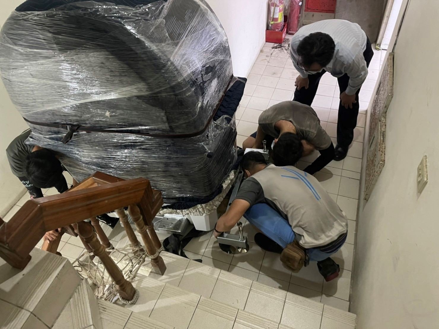 特殊搬運、搬重物【榮福搬家】醫療器材、醫療設備搬運、斷層掃苗儀器搬運、搬單一物件、南港搬家、桃園搬家公司推薦、新北搬家公司推薦、可配合醫院搬運、生技科學儀器搬運、海關箱待拆、醫療儀器專業搬運、廠房遷移、公司行號搬、專搬重物、搬工服務、人力搬運,針對顧客都秉持以用心實在專業搬家技巧,搬家實在用心值得您的信賴與選擇。歡迎來電咨詢02-2651-2727,榮福搬家有專員立即為您服務。 特殊搬運、搬重物【榮福搬家】醫療器材、醫療設備搬運、斷層掃苗儀器搬運、搬單一物件、南港搬家、桃園搬家公司推薦、新北搬家公司推薦、可配合醫院搬運、生技科學儀器搬運、海關箱待拆、醫療儀器專業搬運、廠房遷移、公司行號搬、專搬重物、搬工服務、人力搬運,針對顧客都秉持以用心實在專業搬家技巧,搬家實在用心值得您的信賴與選擇。歡迎來電咨詢02-2651-2727,榮福搬家有專員立即為您服務。