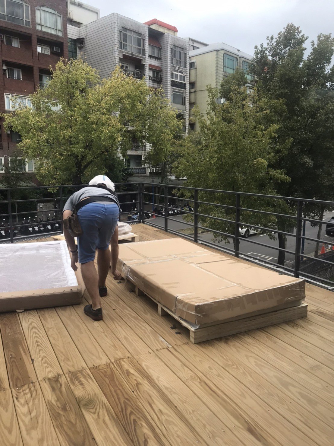 特殊搬運、搬重物【榮福搬家公司】單一家具搬運、清水模辦公桌、清水模餐桌、進口餐桌-水泥桌面長桌、專業搬運、組裝定位、進口原木餐桌、美術館搬遷、300公斤餐桌搬運、跨縣市搬家、搬工計時、人力搬運、搬家首選、吊掛搬運、特殊重物搬運、專搬重物、搬重物技巧、新北搬家公司推薦、搬家車、搬家公司、基隆搬家、南港搬家、桃園搬家公司推薦、台北搬家公司推薦:大台北搬家,精緻包裝搬運「細膩包裝、專業搬運、用心服務、以客為尊」是榮福搬家公司的宗旨與精神。歡迎立即來電02-2651-2727專人服務。 特殊搬運、搬重物【榮福搬家公司】單一家具搬運、清水模辦公桌、清水模餐桌、進口餐桌-水泥桌面長桌、專業搬運、組裝定位、進口原木餐桌、美術館搬遷、300公斤餐桌搬運、跨縣市搬家、搬工計時、人力搬運、搬家首選、吊掛搬運、特殊重物搬運、專搬重物、搬重物技巧、新北搬家公司推薦、搬家車、搬家公司、基隆搬家、南港搬家、桃園搬家公司推薦、台北搬家公司推薦:大台北搬家,精緻包裝搬運「細膩包裝、專業搬運、用心服務、以客為尊」是榮福搬家公司的宗旨與精神。歡迎立即來電02-2651-2727專人服務。