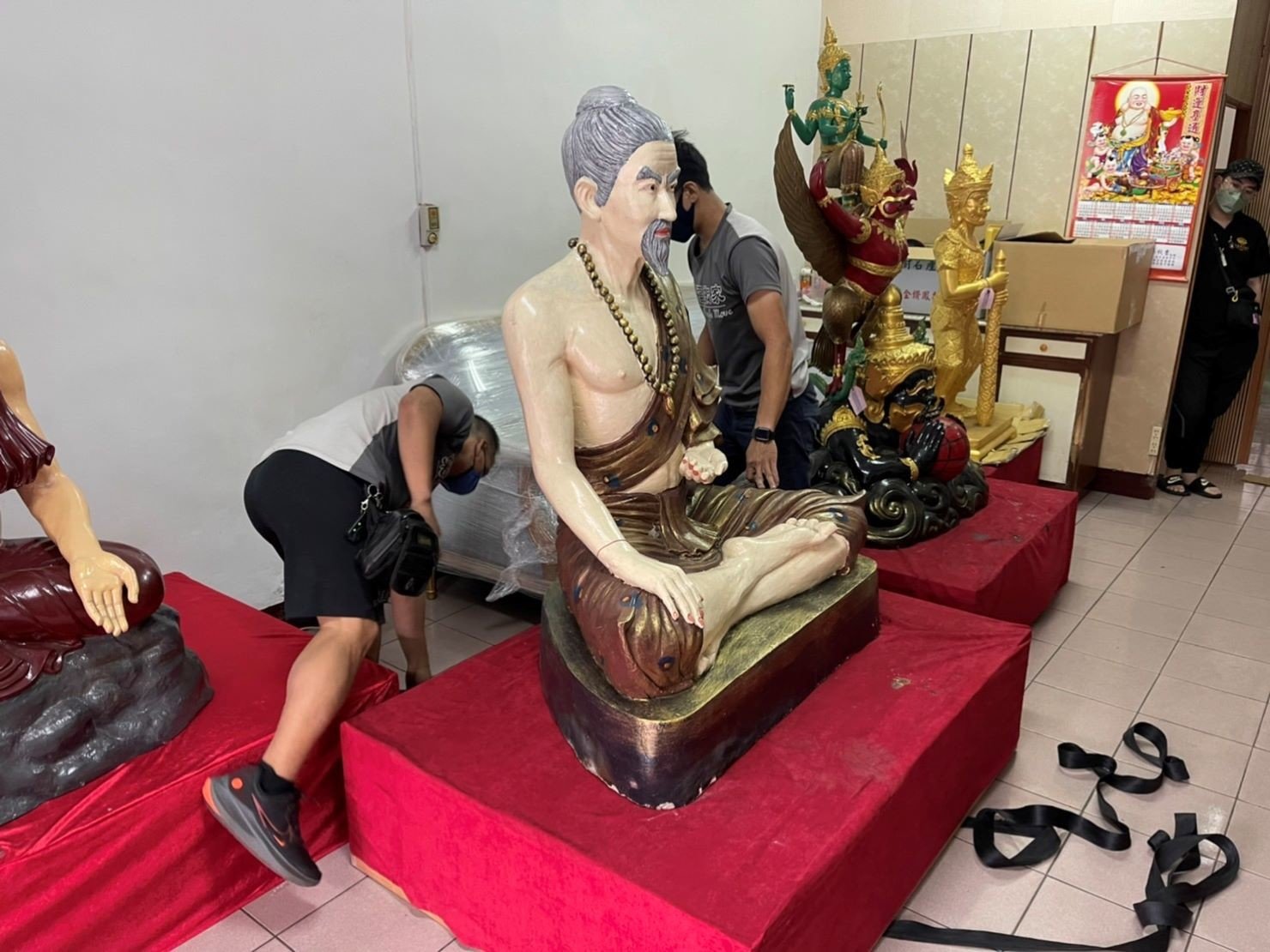 搬家首選【榮福搬家公司】四面佛像搬家|四面佛精緻包裝|泰國財神搬家|泰國財神精緻包裝|泰國四面佛搬運|石雕佛像精緻包裝|玉雕神像精緻包裝|木雕神像精緻包裝|特殊重物神像搬運|廟宇喬遷搬運|神社喬遷搬運|神尊搬運|喬遷搬家首選|特殊重物神像搬運|特殊重物佛像搬運、用心防護、精緻包裝、搬重物技巧、新北搬家公司推薦、搬家車、搬家公司、基隆搬家、南港搬家、桃園搬家公司推薦、台北搬家公司推薦:大台北搬家,精緻包裝搬運「細膩包裝、專業搬運、用心服務、以客為尊」是榮福搬家公司的宗旨與精神。歡迎立即來電02-2651-2727專人服務。 搬家首選【榮福搬家公司】四面佛像搬家|四面佛精緻包裝|泰國財神搬家|泰國財神精緻包裝|泰國四面佛搬運|石雕佛像精緻包裝|玉雕神像精緻包裝|木雕神像精緻包裝|特殊重物神像搬運|廟宇喬遷搬運|神社喬遷搬運|神尊搬運|喬遷搬家首選|特殊重物神像搬運|特殊重物佛像搬運、用心防護、精緻包裝、搬重物技巧、新北搬家公司推薦、搬家車、搬家公司、基隆搬家、南港搬家、桃園搬家公司推薦、台北搬家公司推薦:大台北搬家,精緻包裝搬運「細膩包裝、專業搬運、用心服務、以客為尊」是榮福搬家公司的宗旨與精神。歡迎立即來電02-2651-2727專人服務。