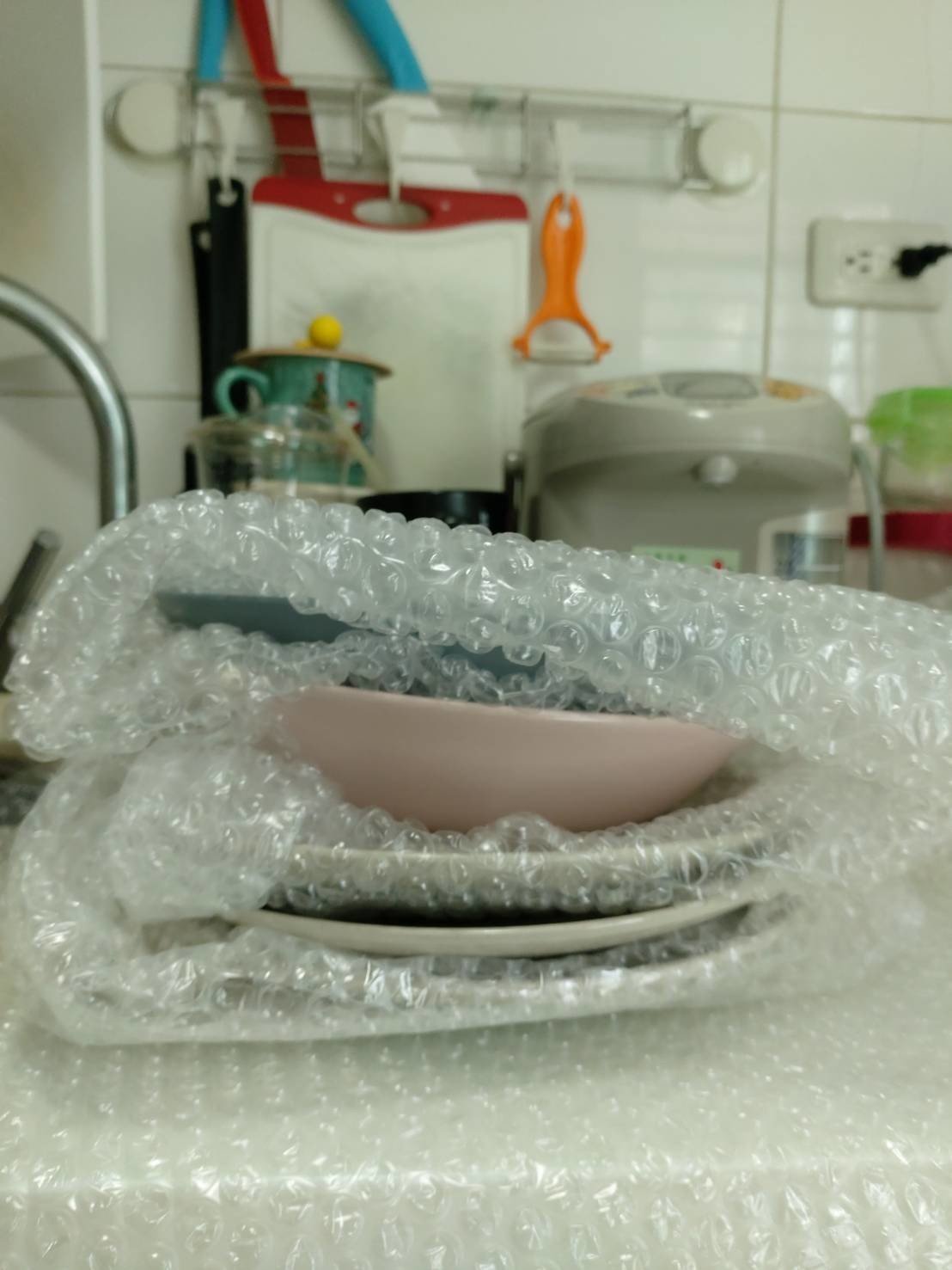專人打包、搬家公司推薦、新北搬家公司推薦【榮福搬家公司】基隆搬家、南港搬家、桃園搬家公司推薦、家庭搬家、精密儀器搬運、精密儀器包裝、精緻搬家、精緻包裝、裝箱打包、跨縣市搬家、搬工計時、人工搬運、床墊搬運、冰箱搬運、搬家具、單件搬運、單一物件搬運、藝術品包裝、藝術品搬運、搬家首選、吊掛搬運、吊家具搬運、搬家紙箱、氣泡捲、膠膜、黃色透明膠帶、大型家具搬運、紅酒瓶精緻包裝、紅酒櫃包裝、台北搬家公司推薦:大台北搬家,精緻包裝搬運「細膩包裝、專業搬運、用心服務、以客為尊」是榮福搬家公司的宗旨與精神。歡迎立即來電02-2651-2727專人服務。 專人打包、搬家公司推薦、新北搬家公司推薦【榮福搬家公司】基隆搬家、南港搬家、桃園搬家公司推薦、家庭搬家、精密儀器搬運、精密儀器包裝、精緻搬家、精緻包裝、裝箱打包、跨縣市搬家、搬工計時、人工搬運、床墊搬運、冰箱搬運、搬家具、單件搬運、單一物件搬運、藝術品包裝、藝術品搬運、搬家首選、吊掛搬運、吊家具搬運、搬家紙箱、氣泡捲、膠膜、黃色透明膠帶、大型家具搬運、紅酒瓶精緻包裝、紅酒櫃包裝、台北搬家公司推薦:大台北搬家,精緻包裝搬運「細膩包裝、專業搬運、用心服務、以客為尊」是榮福搬家公司的宗旨與精神。歡迎立即來電02-2651-2727專人服務。