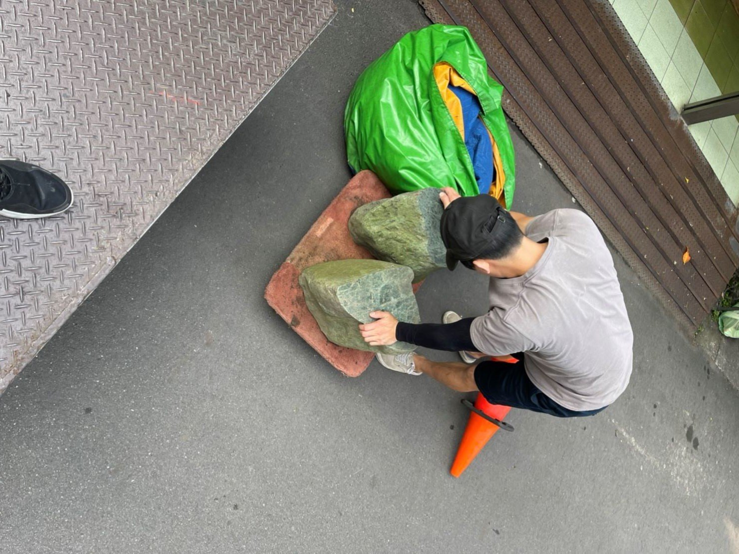 盆栽搬運、搬重物【榮福搬家公司】石墩搬運、搬石頭桌椅、搬洗衣機、搬醫療床、搬神明桌、精搬金庫、搬保險櫃、精搬魚缸、精搬鋼琴、家庭搬家、跨縣市搬家、搬工計時、人力搬運、搬運、搬床墊、冰箱搬運、搬家具、搬家首選、吊掛搬運、吊家具搬運、特殊重物搬運、專搬重物、搬重物技巧、新北搬家公司推薦、搬家車、搬家公司、基隆搬家、南港搬家、桃園搬家公司推薦、台北搬家公司推薦:大台北搬家,精緻包裝搬運「細膩包裝、專業搬運、用心服務、以客為尊」是榮福搬家公司的宗旨與精神。歡迎立即來電02-2651-2727專人服務。 盆栽搬運、搬重物【榮福搬家公司】石墩搬運、搬石頭桌椅、搬洗衣機、搬醫療床、搬神明桌、精搬金庫、搬保險櫃、精搬魚缸、精搬鋼琴、家庭搬家、跨縣市搬家、搬工計時、人力搬運、搬運、搬床墊、冰箱搬運、搬家具、搬家首選、吊掛搬運、吊家具搬運、特殊重物搬運、專搬重物、搬重物技巧、新北搬家公司推薦、搬家車、搬家公司、基隆搬家、南港搬家、桃園搬家公司推薦、台北搬家公司推薦:大台北搬家,精緻包裝搬運「細膩包裝、專業搬運、用心服務、以客為尊」是榮福搬家公司的宗旨與精神。歡迎立即來電02-2651-2727專人服務。