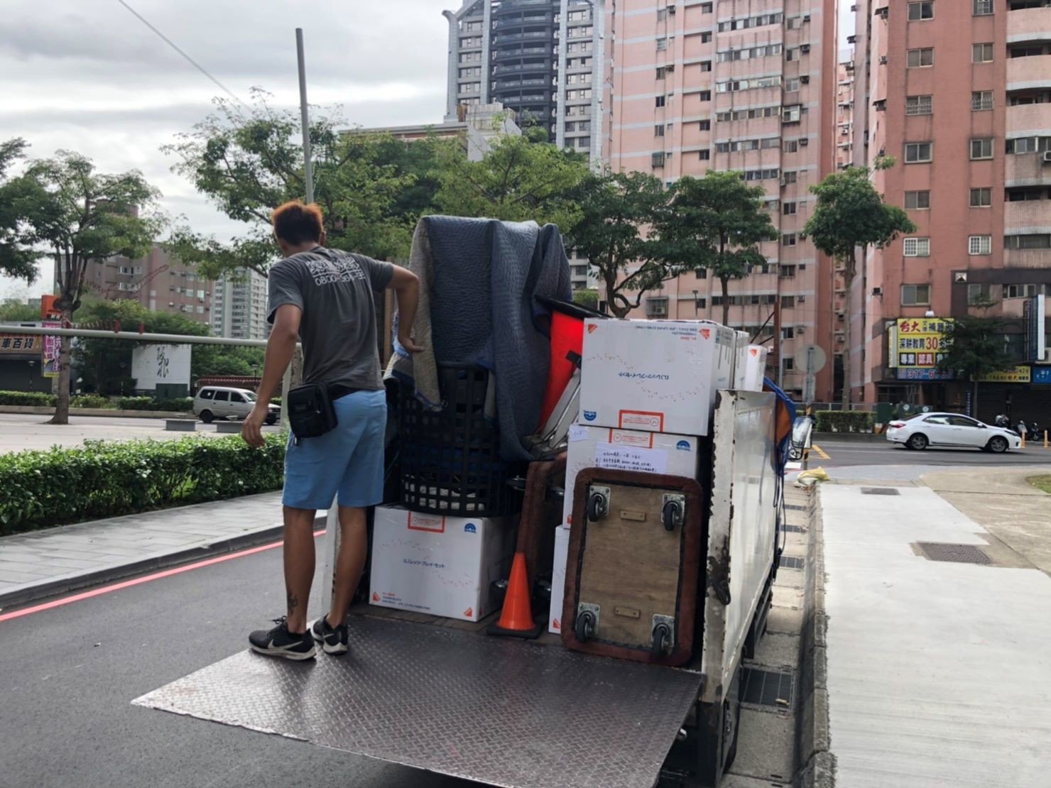 榮福搬家公司】搬家首選、搬家公司推薦:優質搬家,包裝搬運「細膩包裝、專業搬運、用心服務、以客為尊」是榮福搬家公司的宗旨與精神。歡迎立即來電02-2651-2727專人服務。系統式家具拆裝找專業的榮福搬家就對了。 特殊搬運、搬重物【榮福搬家公司】石墩搬運、搬石頭桌椅、造景石頭搬運、搬洗衣機、按摩椅搬運、搬醫療床、電動床搬運、搬神明桌、精搬金庫、搬保險櫃、精搬魚缸、搬魚缸、精搬鋼琴、鋼琴搬運、家庭搬家、跨縣市搬家、搬工計時、人力搬運、搬運、搬床墊、冰箱搬運、搬家具、搬家首選、吊掛搬運、吊家具搬運、特殊重物搬運、專搬重物、搬重物技巧、新北搬家公司推薦、搬家車、搬家公司、基隆搬家、南港搬家、桃園搬家公司推薦、台北搬家公司推薦:大台北搬家,精緻包裝搬運「細膩包裝、專業搬運、用心服務、以客為尊」是榮福搬家公司的宗旨與精神。歡迎立即來電02-2651-2727專人服務。 榮福搬家公司】搬家首選、搬家公司推薦:優質搬家,包裝搬運「細膩包裝、專業搬運、用心服務、以客為尊」是榮福搬家公司的宗旨與精神。歡迎立即來電02-2651-2727專人服務。系統式家具拆裝找專業的榮福搬家就對了。 特殊搬運、搬重物【榮福搬家公司】石墩搬運、搬石頭桌椅、造景石頭搬運、搬洗衣機、按摩椅搬運、搬醫療床、電動床搬運、搬神明桌、精搬金庫、搬保險櫃、精搬魚缸、搬魚缸、精搬鋼琴、鋼琴搬運、家庭搬家、跨縣市搬家、搬工計時、人力搬運、搬運、搬床墊、冰箱搬運、搬家具、搬家首選、吊掛搬運、吊家具搬運、特殊重物搬運、專搬重物、搬重物技巧、新北搬家公司推薦、搬家車、搬家公司、基隆搬家、南港搬家、桃園搬家公司推薦、台北搬家公司推薦:大台北搬家,精緻包裝搬運「細膩包裝、專業搬運、用心服務、以客為尊」是榮福搬家公司的宗旨與精神。歡迎立即來電02-2651-2727專人服務。