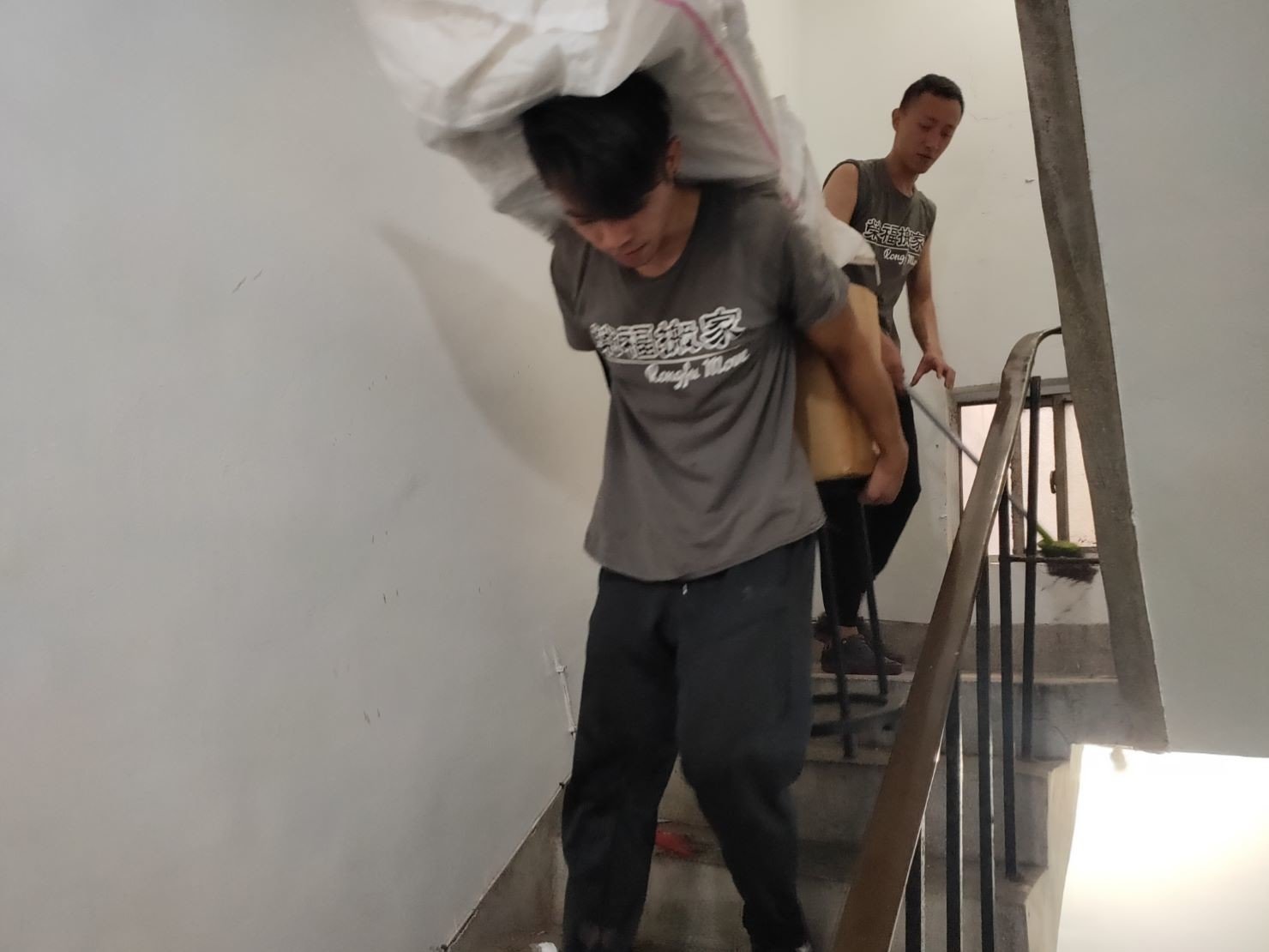 清垃圾、搬家首選、搬家公司推薦、新北搬家公司推薦【榮福搬家公司】南港搬家、桃園搬家公司推薦、台北搬家公司推薦、廢棄家具處理、不要的家具怎麼辦、廢棄家具清運、搬垃圾處理、家庭廢棄物清運、廢棄物處理、搬運廢棄物、家具垃圾處理、大型家具清運、搬神明桌、台北市垃圾清運、垃圾清運價格、家庭垃圾清運、清運、搬家具、冰箱搬運、搬洗衣機、基隆搬家、搬家電、床墊搬運、搬衣櫃、搬大型家具、搬公司行號、家庭搬家、整屋清空、搬鋼琴、搬工計時、人工搬運、搬運、搬家紙箱,針對顧客都秉持以用心實在專業搬家技巧,搬家實在用心值得您的信賴與選擇。歡迎來電咨詢02-2651-2727,榮福搬家有專員立即為您服務。 清垃圾、搬家首選、搬家公司推薦、新北搬家公司推薦【榮福搬家公司】南港搬家、桃園搬家公司推薦、台北搬家公司推薦、廢棄家具處理、不要的家具怎麼辦、廢棄家具清運、搬垃圾處理、家庭廢棄物清運、廢棄物處理、搬運廢棄物、家具垃圾處理、大型家具清運、搬神明桌、台北市垃圾清運、垃圾清運價格、家庭垃圾清運、清運、搬家具、冰箱搬運、搬洗衣機、基隆搬家、搬家電、床墊搬運、搬衣櫃、搬大型家具、搬公司行號、家庭搬家、整屋清空、搬鋼琴、搬工計時、人工搬運、搬運、搬家紙箱,針對顧客都秉持以用心實在專業搬家技巧,搬家實在用心值得您的信賴與選擇。歡迎來電咨詢02-2651-2727,榮福搬家有專員立即為您服務。