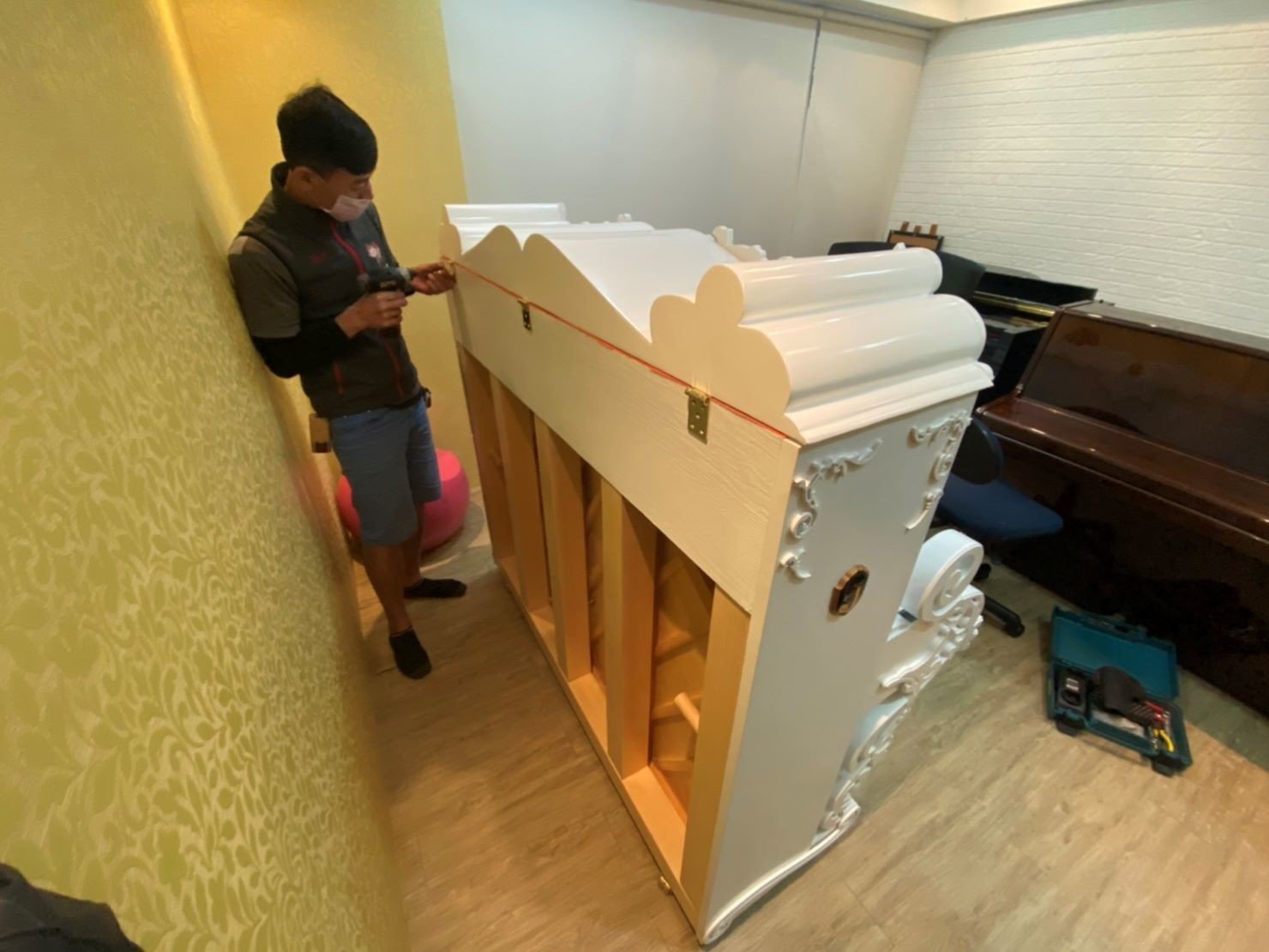 重物搬運【榮福搬家公司】搬鋼琴、搬家達人、搬洗衣機、搬披薩窯、精搬金庫、搬保險櫃、精搬魚缸、精搬鋼琴、跨縣搬家、搬工派遣、搬運、搬床墊、搬冰箱、搬家具、搬家首選、吊掛搬運、吊家具搬運、特殊重物搬運、專搬重物、新北搬家推薦、搬家公司、基隆搬家、南港搬家、桃園搬家公司、台北搬家公司推薦:大台北搬家,精緻包裝搬運「細膩包裝、專業搬運、用心服務、以客為尊」是榮福搬家公司的宗旨與精神。歡迎立即來電02-2651-2727專人服務。雕花鋼琴細膩的防護措施、專業的搬運,新北搬家公司推薦、鋼琴搬運好評推薦,專搬鋼琴的榮福搬家公司。 重物搬運【榮福搬家公司】搬鋼琴、搬家達人、搬洗衣機、搬披薩窯、精搬金庫、搬保險櫃、精搬魚缸、精搬鋼琴、跨縣搬家、搬工派遣、搬運、搬床墊、搬冰箱、搬家具、搬家首選、吊掛搬運、吊家具搬運、特殊重物搬運、專搬重物、新北搬家推薦、搬家公司、基隆搬家、南港搬家、桃園搬家公司、台北搬家公司推薦:大台北搬家,精緻包裝搬運「細膩包裝、專業搬運、用心服務、以客為尊」是榮福搬家公司的宗旨與精神。歡迎立即來電02-2651-2727專人服務。雕花鋼琴細膩的防護措施、專業的搬運,新北搬家公司推薦、鋼琴搬運好評推薦,專搬鋼琴的榮福搬家公司。