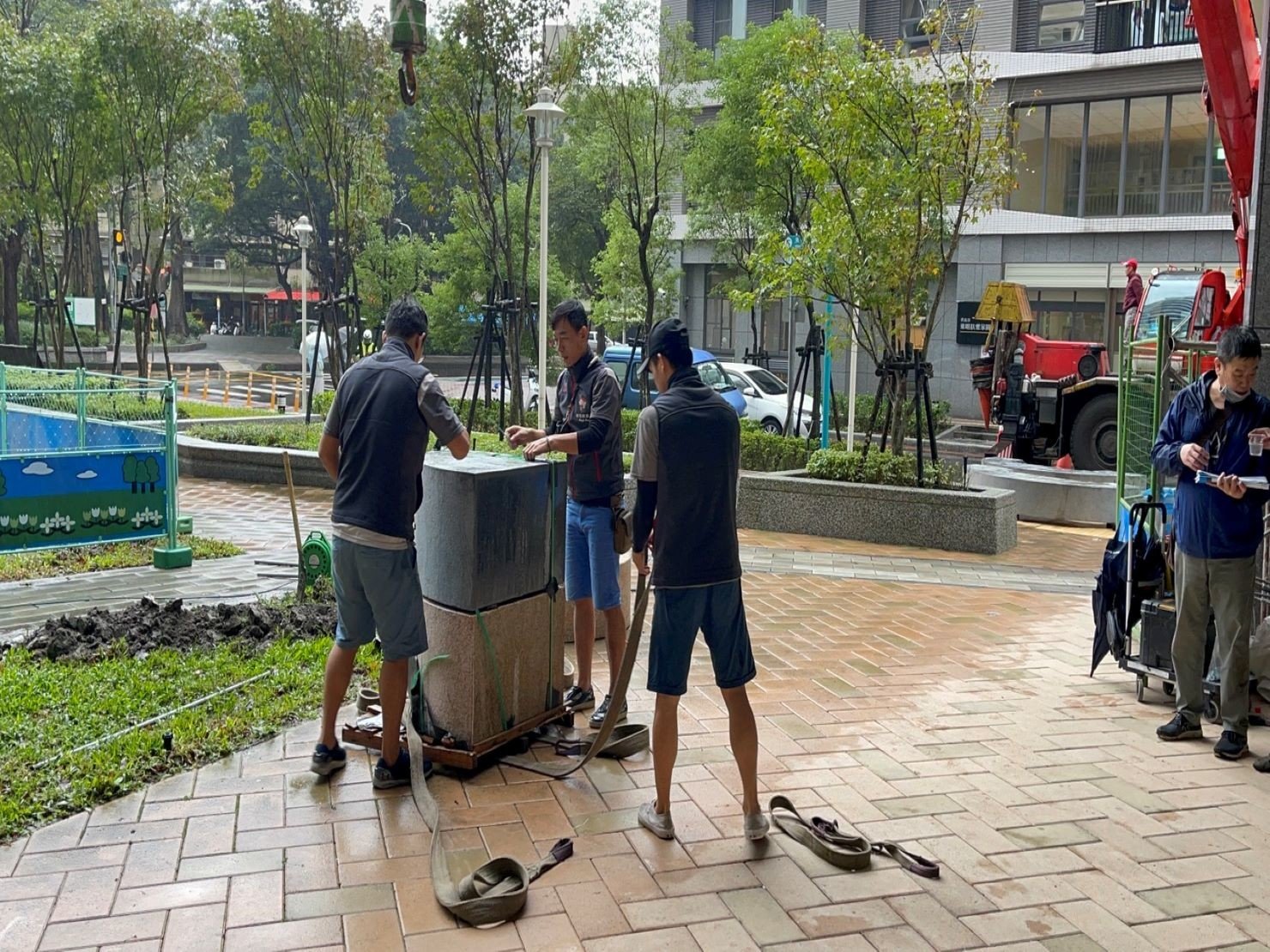 重物搬運/南港搬家【榮福搬家公司】搬洗衣機、搬披薩窯、精搬金庫、搬保險櫃、精搬魚缸、跨縣搬家、搬工派遣、搬床墊、搬冰箱、搬家具、搬家首選、吊掛搬運、吊家具搬運、台北搬家公司推薦:大台北搬家、新北搬家推薦,精緻包裝搬運「細膩包裝、專業搬運、用心服務、以客為尊」是榮福搬家公司的宗旨與精神。歡迎立即來電02-2651-2727專人服務。 重物搬運/南港搬家【榮福搬家公司】搬洗衣機、搬披薩窯、精搬金庫、搬保險櫃、精搬魚缸、跨縣搬家、搬工派遣、搬床墊、搬冰箱、搬家具、搬家首選、吊掛搬運、吊家具搬運、台北搬家公司推薦:大台北搬家、新北搬家推薦,精緻包裝搬運「細膩包裝、專業搬運、用心服務、以客為尊」是榮福搬家公司的宗旨與精神。歡迎立即來電02-2651-2727專人服務。