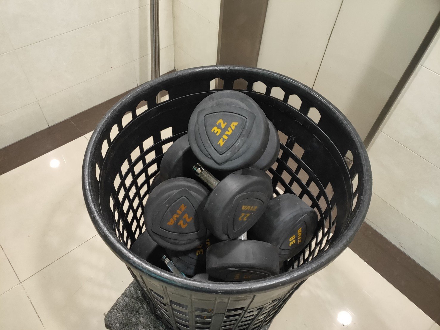 台北搬家、新北搬家、搬家公司推薦、新北搬家公司推薦【榮福搬家公司】運動器材搬運、基隆搬家、南港搬家、桃園搬家公司推薦、搬健身房運動設備、精密儀器搬運、精密儀器包裝、拆裝服務、搬工計時、人工搬運、單件家具搬運、單一物件搬運、藝術品包裝運輸、藝術品搬運、搬家首選、吊掛搬運、吊家具搬運、大型家具搬運、台北搬家公司推薦:大台北搬家,精緻搬運「細膩包裝、專業搬運、用心服務、以客為尊」是榮福搬家公司的宗旨與精神。歡迎立即來電02-2651-2727專人服務。 台北搬家、新北搬家、搬家公司推薦、新北搬家公司推薦【榮福搬家公司】運動器材搬運、基隆搬家、南港搬家、桃園搬家公司推薦、搬健身房運動設備、精密儀器搬運、精密儀器包裝、拆裝服務、搬工計時、人工搬運、單件家具搬運、單一物件搬運、藝術品包裝運輸、藝術品搬運、搬家首選、吊掛搬運、吊家具搬運、大型家具搬運、台北搬家公司推薦:大台北搬家,精緻搬運「細膩包裝、專業搬運、用心服務、以客為尊」是榮福搬家公司的宗旨與精神。歡迎立即來電02-2651-2727專人服務。