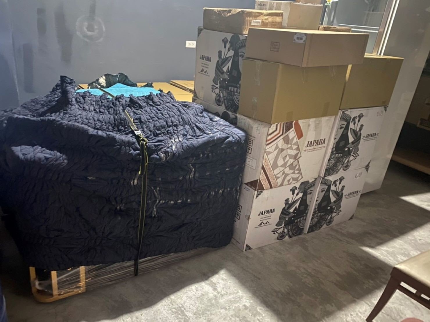 百貨進撤櫃、搬家公司、台北搬家推薦【榮福搬家公司】南港搬家、桃園搬家公司推薦、新北搬家公司推薦、企業搬運服務、搬公司行號、廠房遷移、公司行號搬遷、政府機關搬遷、百貨專櫃遷移、學校單位搬遷、雜貨店搬遷、百貨專櫃道具設備搬運、精緻包裝、搬工、搬家首選,針對顧客都秉持以用心實在專業搬家技巧,搬家實在用心值得您的信賴與選擇。歡迎來電咨詢02-2651-2727,榮福搬家有專員立即為您服務。 百貨進撤櫃、搬家公司、台北搬家推薦【榮福搬家公司】南港搬家、桃園搬家公司推薦、新北搬家公司推薦、企業搬運服務、搬公司行號、廠房遷移、公司行號搬遷、政府機關搬遷、百貨專櫃遷移、學校單位搬遷、雜貨店搬遷、百貨專櫃道具設備搬運、精緻包裝、搬工、搬家首選,針對顧客都秉持以用心實在專業搬家技巧,搬家實在用心值得您的信賴與選擇。歡迎來電咨詢02-2651-2727,榮福搬家有專員立即為您服務。