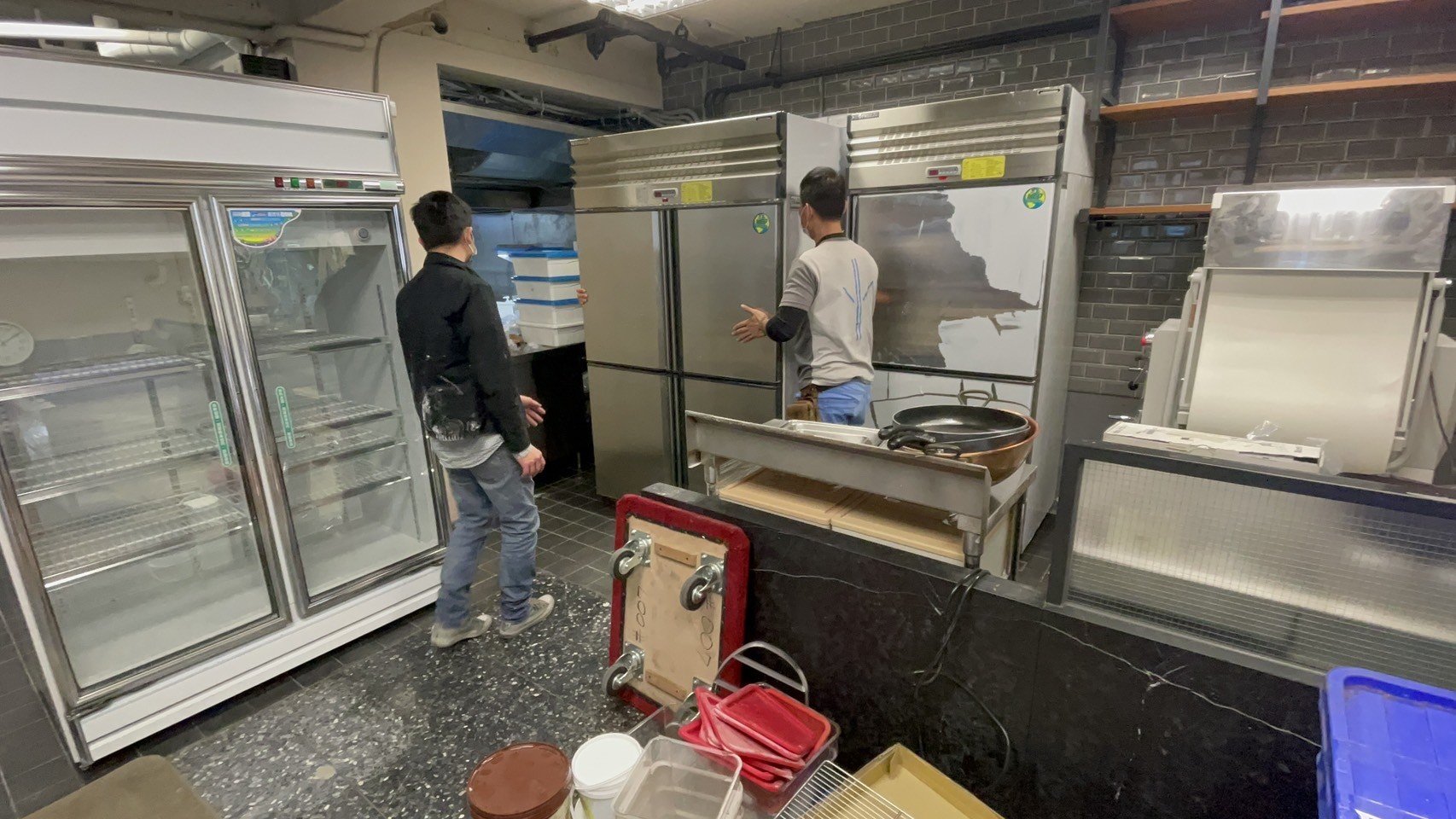 【榮福搬家】烘焙店面搬遷、甜點店面搬遷、麵包店搬遷、店面搬遷暫放倉儲、餐飲設備暫放倉儲、訂製餐桌椅精緻包裝、營業用攪拌機搬運、營業用冰箱精緻包裝、營業用烤箱搬遷、麵包切割機、營業用冰箱搬遷、工作檯包裝,工作桌,台北搬家公司推薦:大台北搬家,精緻包裝搬運「細膩包裝、專業搬運、用心服務、以客為尊」是榮福搬家公司的宗旨與精神。歡迎立即來電02-2651-2727專人服務。 【榮福搬家】烘焙店面搬遷、甜點店面搬遷、麵包店搬遷、店面搬遷暫放倉儲、餐飲設備暫放倉儲、訂製餐桌椅精緻包裝、營業用攪拌機搬運、營業用冰箱精緻包裝、營業用烤箱搬遷、麵包切割機、營業用冰箱搬遷、工作檯包裝,工作桌,台北搬家公司推薦:大台北搬家,精緻包裝搬運「細膩包裝、專業搬運、用心服務、以客為尊」是榮福搬家公司的宗旨與精神。歡迎立即來電02-2651-2727專人服務。