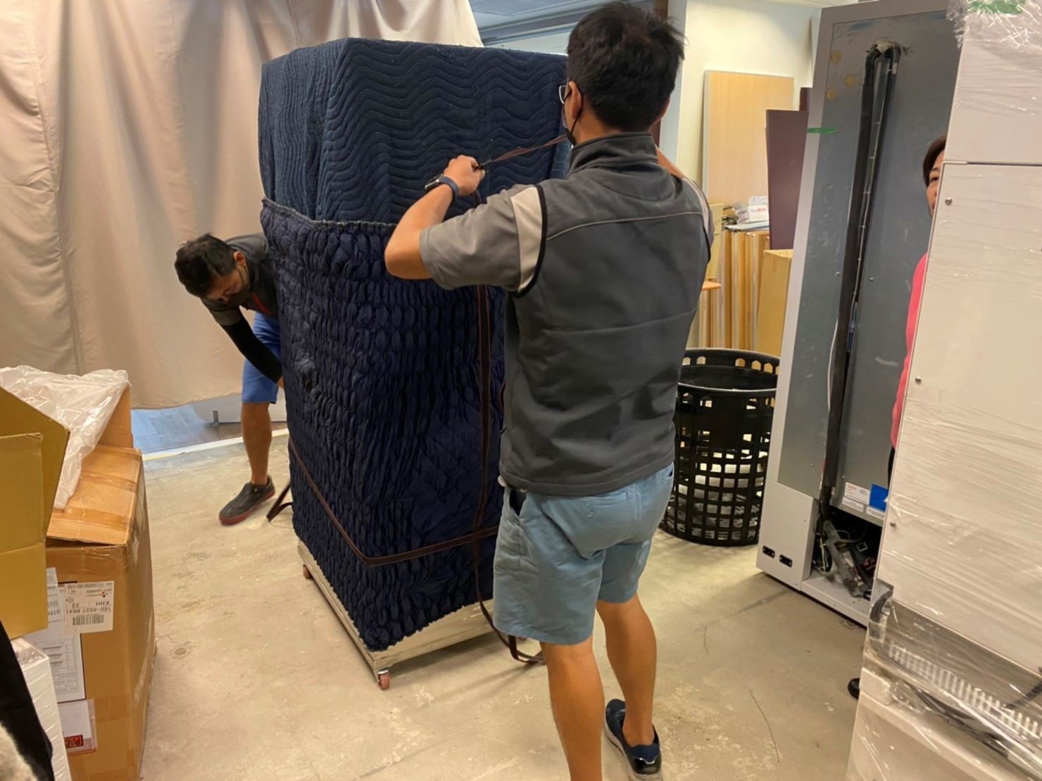搬重物【榮福搬家公司】石墩搬運、診療椅搬運、搬電動醫療床、搬洗衣機、搬披薩窯、精搬金庫、搬保險櫃、精搬魚缸、精搬鋼琴、跨縣市搬家、搬工派遣、搬運、床墊搬運、冰箱搬運、大型家具搬運、搬家首選、吊掛搬運、吊家具搬運、特殊重物搬運、專搬重物、單件家具運送、單一物件搬運、新北搬家推薦、搬家公司、基隆搬家、南港搬家、桃園搬家公司、台北搬家公司推薦:大台北搬家,精緻包裝搬運「細膩包裝、專業搬運、用心服務、以客為尊」是榮福搬家公司的宗旨與精神。歡迎立即來電02-2651-2727專人服務。 搬重物【榮福搬家公司】石墩搬運、診療椅搬運、搬電動醫療床、搬洗衣機、搬披薩窯、精搬金庫、搬保險櫃、精搬魚缸、精搬鋼琴、跨縣市搬家、搬工派遣、搬運、床墊搬運、冰箱搬運、大型家具搬運、搬家首選、吊掛搬運、吊家具搬運、特殊重物搬運、專搬重物、單件家具運送、單一物件搬運、新北搬家推薦、搬家公司、基隆搬家、南港搬家、桃園搬家公司、台北搬家公司推薦:大台北搬家,精緻包裝搬運「細膩包裝、專業搬運、用心服務、以客為尊」是榮福搬家公司的宗旨與精神。歡迎立即來電02-2651-2727專人服務。
