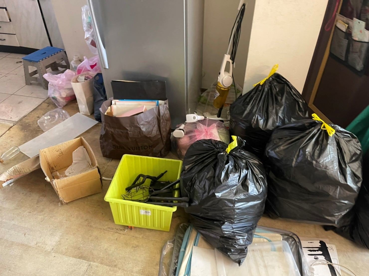 新北市垃圾清運、台北垃圾清運、不要的家具怎麼辦、搬家公司推薦、新北搬家推薦【榮福搬家公司】南港搬家、桃園搬家公司推薦、桃園大型垃圾、台北搬家公司推薦、租屋族、套房、雅房、房東、房東最愛、搬垃圾處理、家庭廢棄物清運、廢棄物處理、搬運廢棄物、家具垃圾處理、清運、搬家具、冰箱搬運、基隆搬家、大型家電回收清運、床墊搬運、搬衣櫃、大型家具丟棄、搬公司行號、家庭垃圾清運公司、清垃圾、廢棄家具處理、廢棄家具清運、搬家車,針對顧客都秉持以用心實在專業搬家技巧,搬家實在用心值得您的信賴與選擇。歡迎來電咨詢02-2651-2727,榮福搬家有專員立即為您服務。 新北市垃圾清運、台北垃圾清運、不要的家具怎麼辦、搬家公司推薦、新北搬家推薦【榮福搬家公司】南港搬家、桃園搬家公司推薦、桃園大型垃圾、台北搬家公司推薦、租屋族、套房、雅房、房東、房東最愛、搬垃圾處理、家庭廢棄物清運、廢棄物處理、搬運廢棄物、家具垃圾處理、清運、搬家具、冰箱搬運、基隆搬家、大型家電回收清運、床墊搬運、搬衣櫃、大型家具丟棄、搬公司行號、家庭垃圾清運公司、清垃圾、廢棄家具處理、廢棄家具清運、搬家車,針對顧客都秉持以用心實在專業搬家技巧,搬家實在用心值得您的信賴與選擇。歡迎來電咨詢02-2651-2727,榮福搬家有專員立即為您服務。