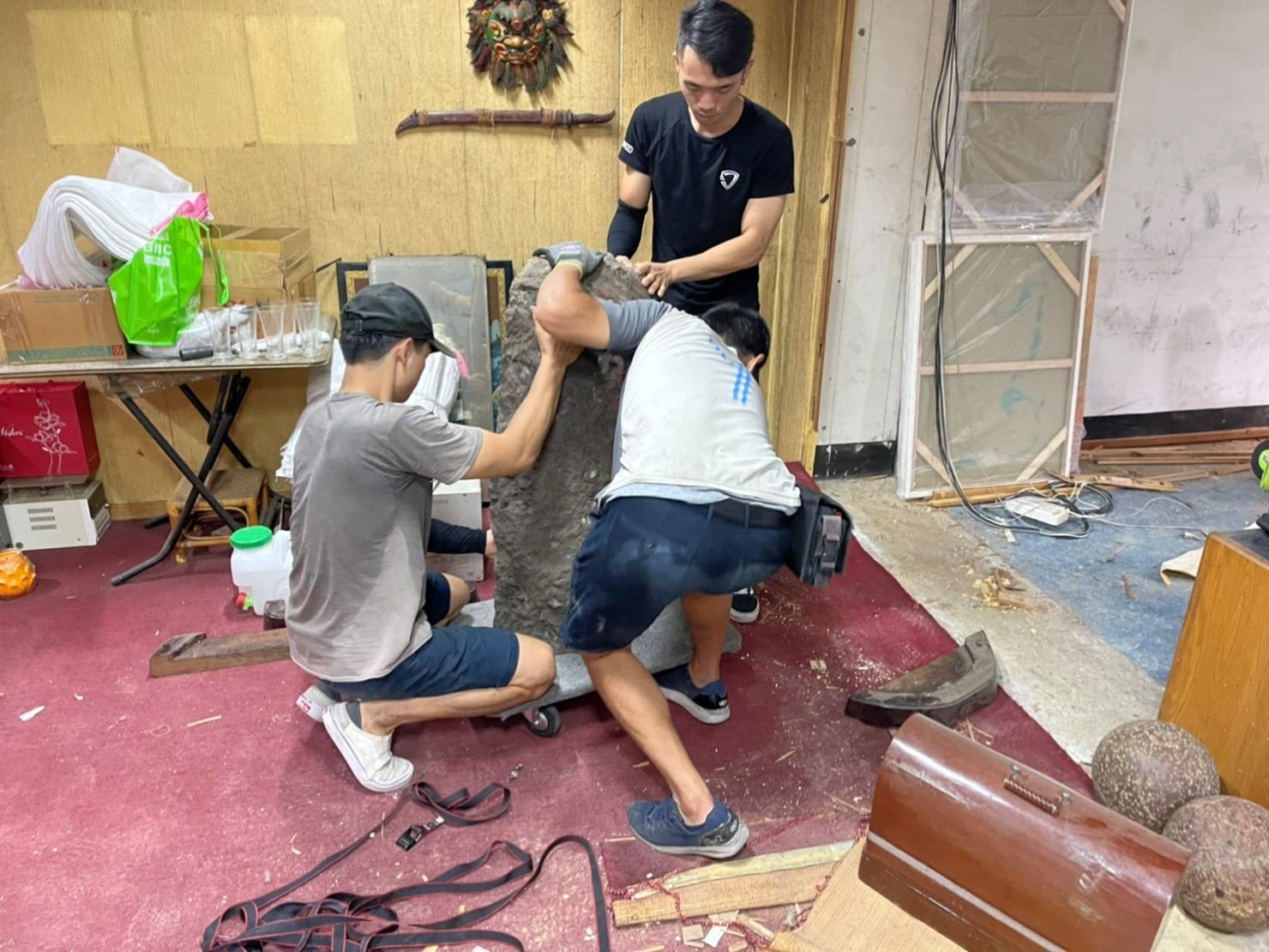 搬工計時、人工搬運、搬水晶洞【榮福搬家公司】特殊重物搬運、專搬重物、人力搬運、搬家首選、口碑第一、精搬金庫、搬保險櫃、精搬魚缸、跨縣市搬家、床墊搬運、搬床組、搬洗衣機、冰箱搬運、搬家具、搬展示木櫃、搬大理石桌、搬大型茶几、石墩搬運、搬置物櫃辦公桌、搬個人活動櫃、石頭搬運、搬神明桌、木製家具搬運、吊掛搬運、吊家具搬運、家庭搬家、辦公室遷移、公司行號搬遷、同棟不同樓層搬運、桃園搬家公司推薦、南港搬家、基隆搬家、新北搬家公司推薦、台北搬家公司推薦:大台北搬家,精緻包裝搬運「細膩包裝、專業搬運、用心服務、以客為尊」是榮福搬家公司的宗旨與精神。歡迎立即來電02-2651-2727專人服務。 搬工計時、人工搬運、搬水晶洞【榮福搬家公司】特殊重物搬運、專搬重物、人力搬運、搬家首選、口碑第一、精搬金庫、搬保險櫃、精搬魚缸、跨縣市搬家、床墊搬運、搬床組、搬洗衣機、冰箱搬運、搬家具、搬展示木櫃、搬大理石桌、搬大型茶几、石墩搬運、搬置物櫃辦公桌、搬個人活動櫃、石頭搬運、搬神明桌、木製家具搬運、吊掛搬運、吊家具搬運、家庭搬家、辦公室遷移、公司行號搬遷、同棟不同樓層搬運、桃園搬家公司推薦、南港搬家、基隆搬家、新北搬家公司推薦、台北搬家公司推薦:大台北搬家,精緻包裝搬運「細膩包裝、專業搬運、用心服務、以客為尊」是榮福搬家公司的宗旨與精神。歡迎立即來電02-2651-2727專人服務。