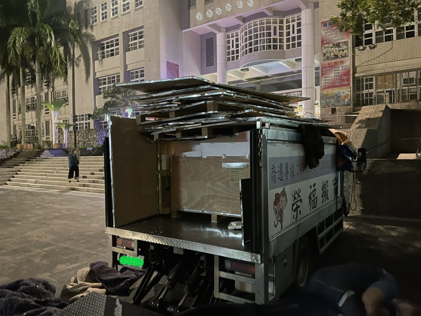搬家公司推薦、新北搬家推薦【榮福搬家公司】南港搬家、桃園搬家公司推薦、台北搬家公司推薦、廢棄物回收處理清運、搬垃圾處理、廢棄物清運、廢棄物處理、搬運廢棄物、家具垃圾處理、清運、搬家具、冰箱搬運、基隆搬家、搬家電、床墊搬運、搬衣櫃、搬大型家具、搬公司行號、廠房搬遷、家庭搬家、搬鋼琴、搬工、搬運、搬家紙箱,針對顧客都秉持以用心實在專業搬家技巧,搬家實在用心值得您的信賴與選擇。歡迎來電咨詢02-2651-2727,榮福搬家有專員立即為您服務。 搬家公司推薦、新北搬家推薦【榮福搬家公司】南港搬家、桃園搬家公司推薦、台北搬家公司推薦、廢棄物回收處理清運、搬垃圾處理、廢棄物清運、廢棄物處理、搬運廢棄物、家具垃圾處理、清運、搬家具、冰箱搬運、基隆搬家、搬家電、床墊搬運、搬衣櫃、搬大型家具、搬公司行號、廠房搬遷、家庭搬家、搬鋼琴、搬工、搬運、搬家紙箱,針對顧客都秉持以用心實在專業搬家技巧,搬家實在用心值得您的信賴與選擇。歡迎來電咨詢02-2651-2727,榮福搬家有專員立即為您服務。