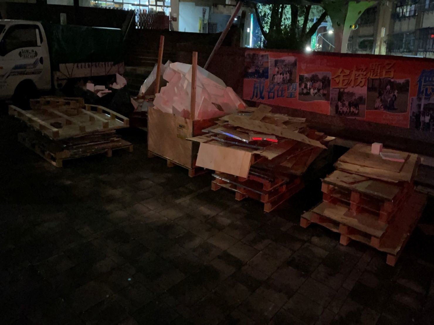 搬家公司推薦、新北搬家推薦【榮福搬家公司】南港搬家、桃園搬家公司推薦、台北搬家公司推薦、廢棄物回收處理清運、搬垃圾處理、廢棄物清運、廢棄物處理、搬運廢棄物、家具垃圾處理、清運、搬家具、冰箱搬運、基隆搬家、搬家電、床墊搬運、搬衣櫃、搬大型家具、搬公司行號、廠房搬遷、家庭搬家、搬鋼琴、搬工、搬運、搬家紙箱,針對顧客都秉持以用心實在專業搬家技巧,搬家實在用心值得您的信賴與選擇。歡迎來電咨詢02-2651-2727,榮福搬家有專員立即為您服務。 搬家公司推薦、新北搬家推薦【榮福搬家公司】南港搬家、桃園搬家公司推薦、台北搬家公司推薦、廢棄物回收處理清運、搬垃圾處理、廢棄物清運、廢棄物處理、搬運廢棄物、家具垃圾處理、清運、搬家具、冰箱搬運、基隆搬家、搬家電、床墊搬運、搬衣櫃、搬大型家具、搬公司行號、廠房搬遷、家庭搬家、搬鋼琴、搬工、搬運、搬家紙箱,針對顧客都秉持以用心實在專業搬家技巧,搬家實在用心值得您的信賴與選擇。歡迎來電咨詢02-2651-2727,榮福搬家有專員立即為您服務。