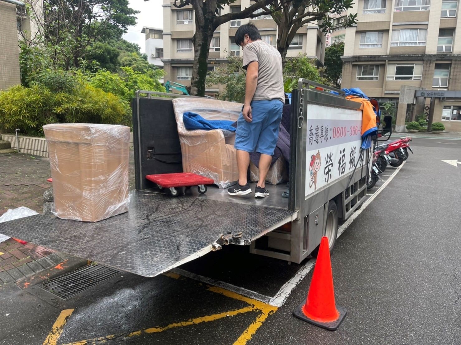 倉儲暫放精緻包裝、搬家公司推薦、新北搬家公司推薦【榮福搬家公司】基隆倉儲搬運搬家、南港倉儲搬運搬家、桃園倉儲搬運、台北倉儲搬運搬家、新北倉儲搬運搬家、板橋倉儲搬運搬家,【倉儲暫放唯一指定搬家公司】住家裝修倉儲暫放、精緻搬家、精緻包裝、倉儲暫放家具防護包裝防潮濕防蟲蛀、廚房家電倉儲包裝、紅木桌椅防潮防蟲倉儲暫放、搬家首選,大型家具搬運、台北搬家公司推薦:大台北搬家,精緻包裝搬運「細膩包裝、專業搬運、用心服務、以客為尊」是榮福搬家公司的宗旨與精神。歡迎立即來電02-2651-2727專人服務。 倉儲暫放精緻包裝、搬家公司推薦、新北搬家公司推薦【榮福搬家公司】基隆倉儲搬運搬家、南港倉儲搬運搬家、桃園倉儲搬運、台北倉儲搬運搬家、新北倉儲搬運搬家、板橋倉儲搬運搬家,【倉儲暫放唯一指定搬家公司】住家裝修倉儲暫放、精緻搬家、精緻包裝、倉儲暫放家具防護包裝防潮濕防蟲蛀、廚房家電倉儲包裝、紅木桌椅防潮防蟲倉儲暫放、搬家首選,大型家具搬運、台北搬家公司推薦:大台北搬家,精緻包裝搬運「細膩包裝、專業搬運、用心服務、以客為尊」是榮福搬家公司的宗旨與精神。歡迎立即來電02-2651-2727專人服務。