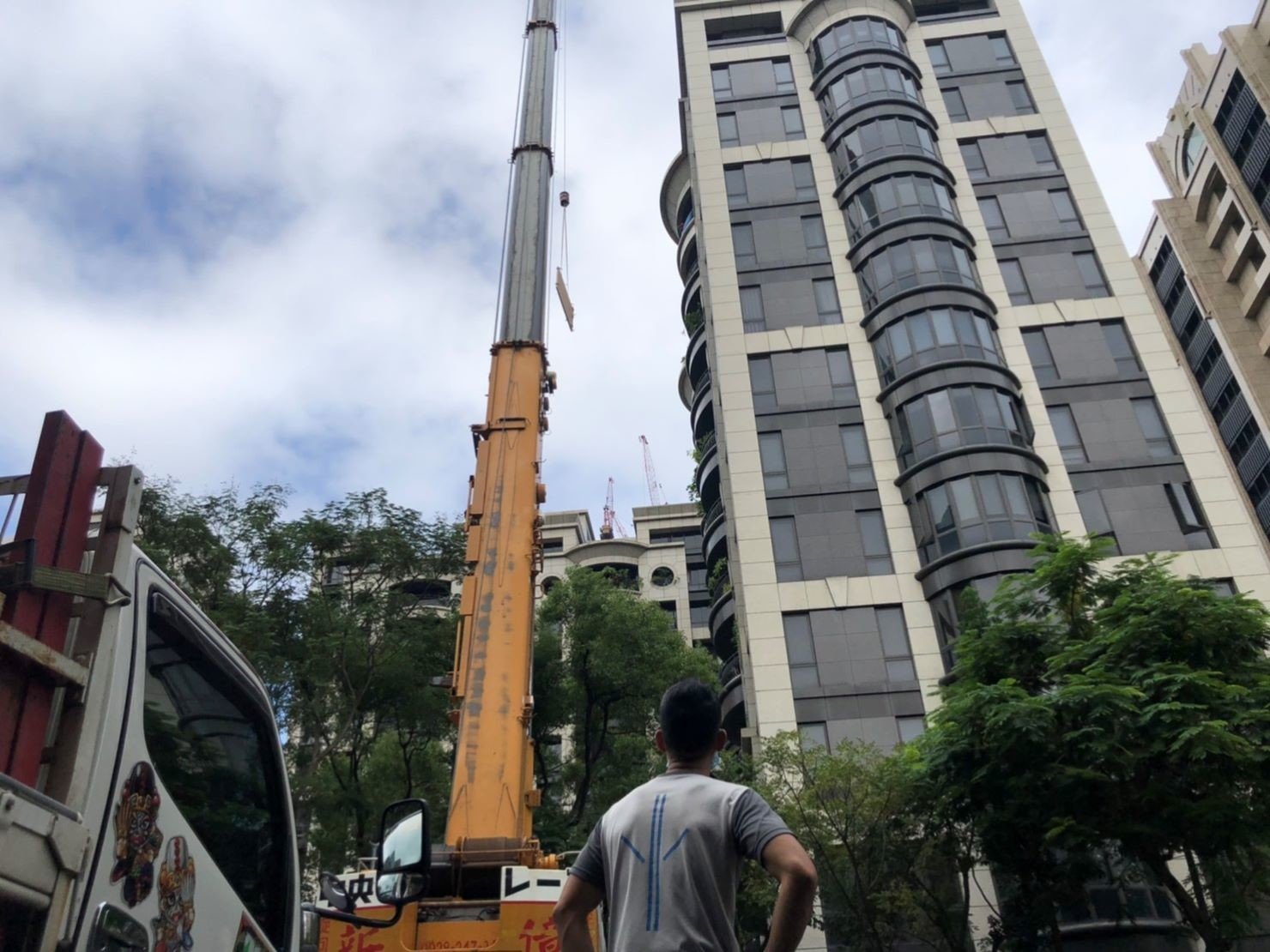 搬家公司推薦【榮福搬家公司】跨縣搬家、搬家首選、吊掛搬運、台北搬家公司推薦:大台北搬家,精緻包裝搬運「細膩包裝、專業搬運、用心服務、以客為尊」是榮福搬家公司的宗旨與精神。歡迎立即來電02-2651-2727專人服務。 搬家公司推薦【榮福搬家公司】跨縣搬家、搬家首選、吊掛搬運、台北搬家公司推薦:大台北搬家,精緻包裝搬運「細膩包裝、專業搬運、用心服務、以客為尊」是榮福搬家公司的宗旨與精神。歡迎立即來電02-2651-2727專人服務。
