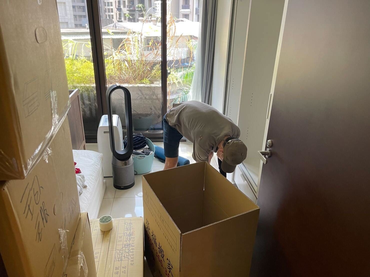專人打包、搬家公司推薦、新北搬家公司推薦【榮福搬家公司】基隆搬家、南港搬家、桃園搬家公司推薦、家庭搬家、精緻搬家、精緻包裝、打包裝箱、跨縣市搬家、搬工計時、廚房家電包裝、廚房碗盤、人工搬運、搬家具、白土報紙、搬家首選、搬家紙箱、氣泡捲、膠膜、黃色透明膠帶、大型家具搬運、台北搬家公司推薦:大台北搬家,精緻包裝搬運「細膩包裝、專業搬運、用心服務、以客為尊」是榮福搬家公司的宗旨與精神。歡迎立即來電02-2651-2727專人服務。 專人打包、搬家公司推薦、新北搬家公司推薦【榮福搬家公司】基隆搬家、南港搬家、桃園搬家公司推薦、家庭搬家、精緻搬家、精緻包裝、打包裝箱、跨縣市搬家、搬工計時、廚房家電包裝、廚房碗盤、人工搬運、搬家具、白土報紙、搬家首選、搬家紙箱、氣泡捲、膠膜、黃色透明膠帶、大型家具搬運、台北搬家公司推薦:大台北搬家,精緻包裝搬運「細膩包裝、專業搬運、用心服務、以客為尊」是榮福搬家公司的宗旨與精神。歡迎立即來電02-2651-2727專人服務。