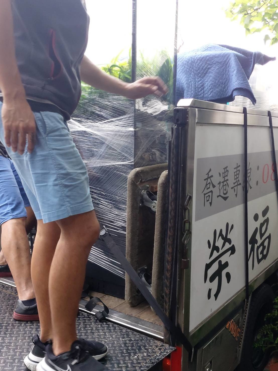 大型魚缸搬運、重物搬運【榮福搬家公司】水族箱搬運、石墩搬運、搬石頭桌椅、搬洗衣機、搬披薩窯、精搬金庫、搬保險櫃、精搬魚缸、精搬鋼琴、跨縣市搬家、搬工計時、人力搬運、搬運、床墊搬運、營業用冰箱搬運、搬家具、大型設備搬運、搬機台、搬家首選、吊掛搬運、吊家具搬運、特殊重物搬運、專搬重物、新北搬家推薦、搬家公司、基隆搬家、南港搬家、桃園搬家公司、台北搬家公司推薦:大台北搬家,精緻包裝搬運「細膩包裝、專業搬運、用心服務、以客為尊」是榮福搬家公司的宗旨與精神。歡迎立即來電02-2651-2727專人服務。 大型魚缸搬運、重物搬運【榮福搬家公司】水族箱搬運、石墩搬運、搬石頭桌椅、搬洗衣機、搬披薩窯、精搬金庫、搬保險櫃、精搬魚缸、精搬鋼琴、跨縣市搬家、搬工計時、人力搬運、搬運、床墊搬運、營業用冰箱搬運、搬家具、大型設備搬運、搬機台、搬家首選、吊掛搬運、吊家具搬運、特殊重物搬運、專搬重物、新北搬家推薦、搬家公司、基隆搬家、南港搬家、桃園搬家公司、台北搬家公司推薦:大台北搬家,精緻包裝搬運「細膩包裝、專業搬運、用心服務、以客為尊」是榮福搬家公司的宗旨與精神。歡迎立即來電02-2651-2727專人服務。
