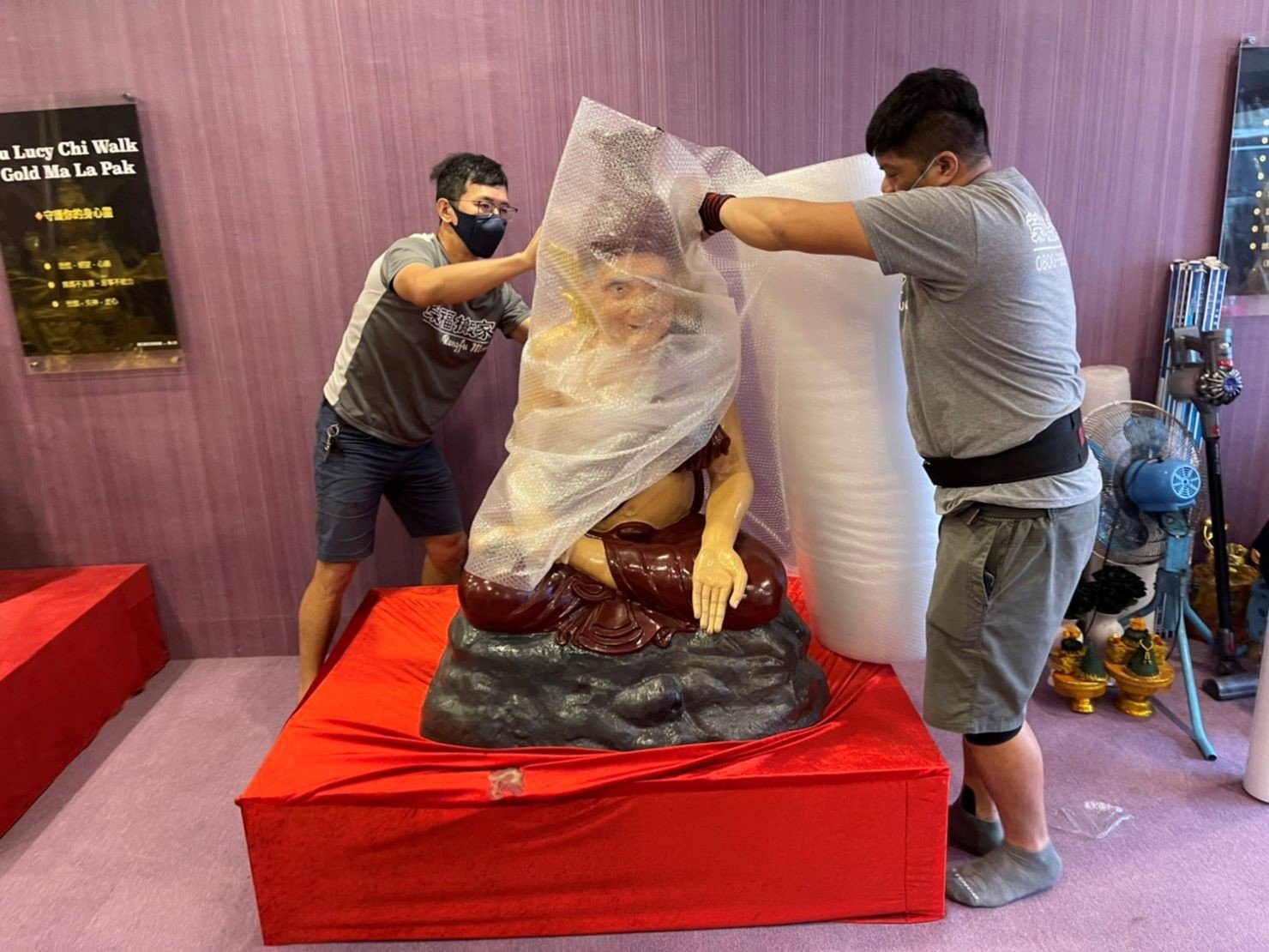 搬家首選【榮福搬家公司】四面佛像搬家|四面佛精緻包裝|泰國財神搬家|泰國財神精緻包裝|泰國四面佛搬運|石雕佛像精緻包裝|玉雕神像精緻包裝|木雕神像精緻包裝|特殊重物神像搬運|廟宇喬遷搬運|神社喬遷搬運|神尊搬運|喬遷搬家首選|特殊重物神像搬運|特殊重物佛像搬運、用心防護、精緻包裝、搬重物技巧、新北搬家公司推薦、搬家車、搬家公司、基隆搬家、南港搬家、桃園搬家公司推薦、台北搬家公司推薦:大台北搬家,精緻包裝搬運「細膩包裝、專業搬運、用心服務、以客為尊」是榮福搬家公司的宗旨與精神。歡迎立即來電02-2651-2727專人服務。 搬家首選【榮福搬家公司】四面佛像搬家|四面佛精緻包裝|泰國財神搬家|泰國財神精緻包裝|泰國四面佛搬運|石雕佛像精緻包裝|玉雕神像精緻包裝|木雕神像精緻包裝|特殊重物神像搬運|廟宇喬遷搬運|神社喬遷搬運|神尊搬運|喬遷搬家首選|特殊重物神像搬運|特殊重物佛像搬運、用心防護、精緻包裝、搬重物技巧、新北搬家公司推薦、搬家車、搬家公司、基隆搬家、南港搬家、桃園搬家公司推薦、台北搬家公司推薦:大台北搬家,精緻包裝搬運「細膩包裝、專業搬運、用心服務、以客為尊」是榮福搬家公司的宗旨與精神。歡迎立即來電02-2651-2727專人服務。