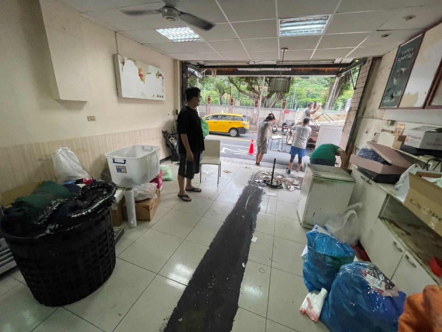 搬家公司推薦、新北搬家推薦【榮福搬家公司】南港搬家、桃園搬家公司推薦、台北搬家公司推薦、搬垃圾處理、廢棄物清運、廢棄物處理、搬運廢棄物、家具垃圾處理、營業用冰箱廢棄、早餐店吧台清運廢棄、臥室冰箱清運廢棄、清運、搬家具、冰箱搬運、基隆搬家、搬家電、床墊搬運、搬衣櫃、搬大型家具、搬公司行號、家庭搬家、搬鋼琴、搬工計時、人工搬運、搬運、搬家紙箱,針對顧客都秉持以用心實在專業搬家技巧,搬家實在用心值得您的信賴與選擇。歡迎來電咨詢02-2651-2727,榮福搬家有專員立即為您服務。 搬家公司推薦、新北搬家推薦【榮福搬家公司】南港搬家、桃園搬家公司推薦、台北搬家公司推薦、搬垃圾處理、廢棄物清運、廢棄物處理、搬運廢棄物、家具垃圾處理、營業用冰箱廢棄、早餐店吧台清運廢棄、臥室冰箱清運廢棄、清運、搬家具、冰箱搬運、基隆搬家、搬家電、床墊搬運、搬衣櫃、搬大型家具、搬公司行號、家庭搬家、搬鋼琴、搬工計時、人工搬運、搬運、搬家紙箱,針對顧客都秉持以用心實在專業搬家技巧,搬家實在用心值得您的信賴與選擇。歡迎來電咨詢02-2651-2727,榮福搬家有專員立即為您服務。