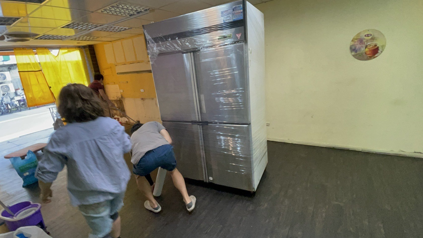 重物搬運、搬家公司推薦、新北搬家公司推薦【榮福搬家公司】南港搬家、桃園搬家公司推薦、台北搬家公司推薦、搬家具、冰箱搬運、搬營業用冰箱、基隆搬家、大型家電搬運、大型廚房設備搬運、搬公司行號、家庭搬家、廠房遷移、搬工計時、搬工服務、人力搬運、搬運、大型廚具搬運、搬生財器具、搬工作檯、冷凍櫃搬運、搬大型製冰機、中央廚房搬遷,針對顧客都秉持以用心實在專業搬家技巧,搬家實在用心值得您的信賴與選擇。歡迎來電咨詢02-2651-2727,榮福搬家有專員立即為您服務。 重物搬運、搬家公司推薦、新北搬家公司推薦【榮福搬家公司】南港搬家、桃園搬家公司推薦、台北搬家公司推薦、搬家具、冰箱搬運、搬營業用冰箱、基隆搬家、大型家電搬運、大型廚房設備搬運、搬公司行號、家庭搬家、廠房遷移、搬工計時、搬工服務、人力搬運、搬運、大型廚具搬運、搬生財器具、搬工作檯、冷凍櫃搬運、搬大型製冰機、中央廚房搬遷,針對顧客都秉持以用心實在專業搬家技巧,搬家實在用心值得您的信賴與選擇。歡迎來電咨詢02-2651-2727,榮福搬家有專員立即為您服務。
