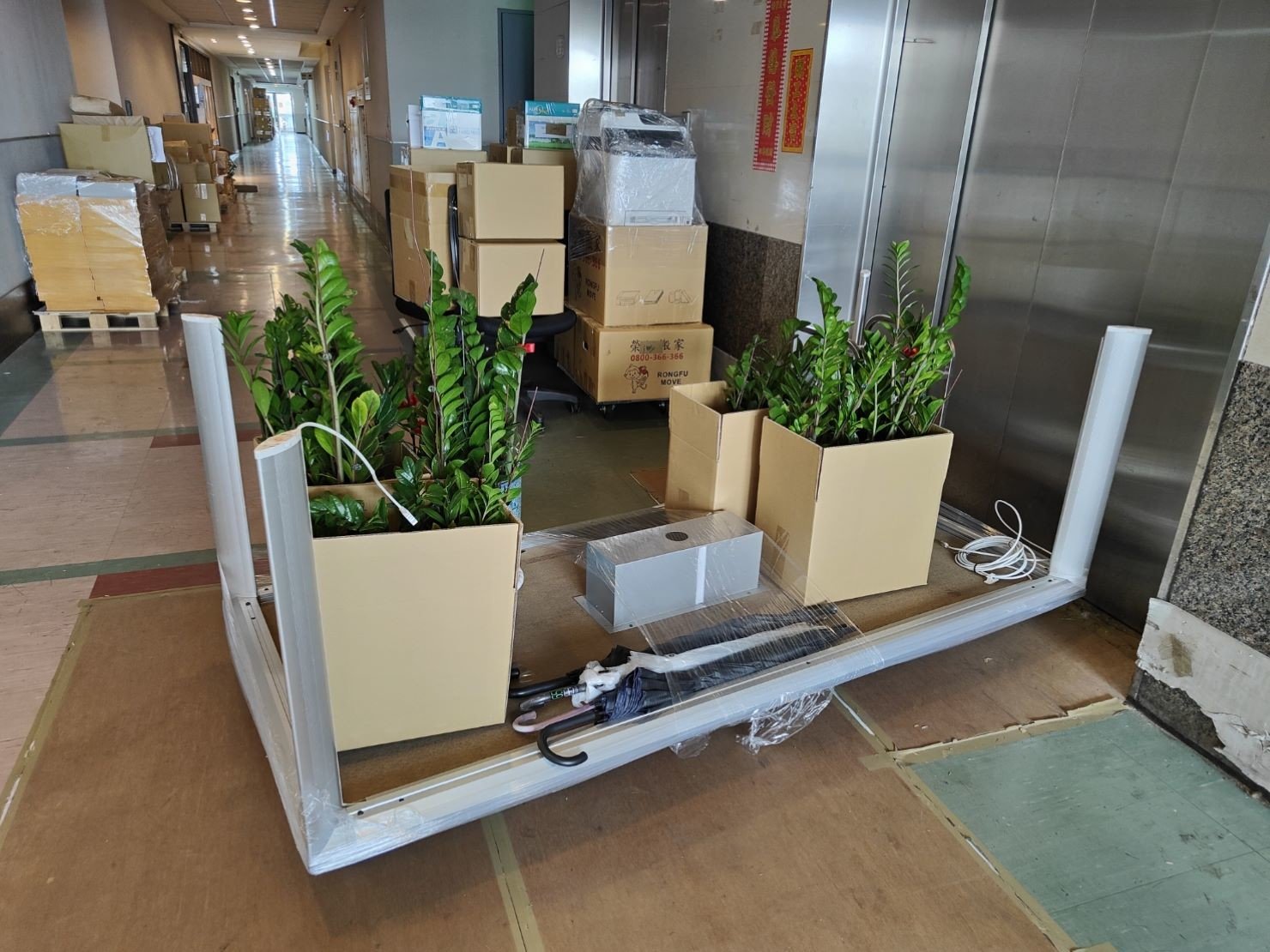 搬家公司推薦、台北搬家推薦【榮福搬家公司】搬遷估價、南港搬家、桃園搬家公司推薦、新北搬家公司推薦、基隆搬家、搬沙發、搬保險箱、金庫搬運、搬活動櫃、搬公文櫃、搬保密櫃、搬辦公桌、旋轉椅、辦公椅、搬資料櫃、冰箱搬運、百貨公司進撤櫃、專櫃進撤櫃、企業搬運服務、搬公司行號、廠房遷移、辦公室遷移、搬會客桌、碎紙機、印表機、搬玻璃櫥櫃、會議桌搬運、OA屏風拆裝、事務機搬運、搬電腦設備、公司行號搬遷、政府機關搬遷、百貨專櫃遷移、學校單位搬遷、精緻包裝、搬家紙箱、搬鐵櫃、搬鋼琴、搬工計時、搬工服務、人力搬運,針對顧客都秉持以用心實在專業搬家技巧,搬家實在用心值得您的信賴與選擇。歡迎來電咨詢02-2651-2727,榮福搬家有專員立即為您服務。 搬家公司推薦、台北搬家推薦【榮福搬家公司】搬遷估價、南港搬家、桃園搬家公司推薦、新北搬家公司推薦、基隆搬家、搬沙發、搬保險箱、金庫搬運、搬活動櫃、搬公文櫃、搬保密櫃、搬辦公桌、旋轉椅、辦公椅、搬資料櫃、冰箱搬運、百貨公司進撤櫃、專櫃進撤櫃、企業搬運服務、搬公司行號、廠房遷移、辦公室遷移、搬會客桌、碎紙機、印表機、搬玻璃櫥櫃、會議桌搬運、OA屏風拆裝、事務機搬運、搬電腦設備、公司行號搬遷、政府機關搬遷、百貨專櫃遷移、學校單位搬遷、精緻包裝、搬家紙箱、搬鐵櫃、搬鋼琴、搬工計時、搬工服務、人力搬運,針對顧客都秉持以用心實在專業搬家技巧,搬家實在用心值得您的信賴與選擇。歡迎來電咨詢02-2651-2727,榮福搬家有專員立即為您服務。