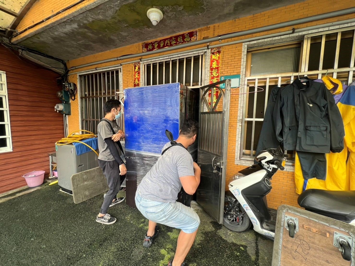 台北搬運7尺魚缸∣南港搬運7尺魚缸∣新北搬運7尺魚缸∣雙北搬運7尺魚缸∣汐止搬運7尺魚缸∣中永和搬運7尺魚缸∣板橋搬運7尺魚缸∣五股搬運7尺魚缸∣基隆搬運7尺魚缸∣桃園搬運7尺魚缸∣專業搬7尺魚缸【榮福搬家公司】具專業團隊擁有精緻包裝組及重物搬運組,能依據業主、顧客需求分派其專業團隊組,進行各尺魚缸專業安全搬運服務;給予最優質、放心各項搬家、搬運需求。 台北搬運7尺魚缸∣南港搬運7尺魚缸∣新北搬運7尺魚缸∣雙北搬運7尺魚缸∣汐止搬運7尺魚缸∣中永和搬運7尺魚缸∣板橋搬運7尺魚缸∣五股搬運7尺魚缸∣基隆搬運7尺魚缸∣桃園搬運7尺魚缸∣專業搬7尺魚缸【榮福搬家公司】具專業團隊擁有精緻包裝組及重物搬運組,能依據業主、顧客需求分派其專業團隊組,進行各尺魚缸專業安全搬運服務;給予最優質、放心各項搬家、搬運需求。