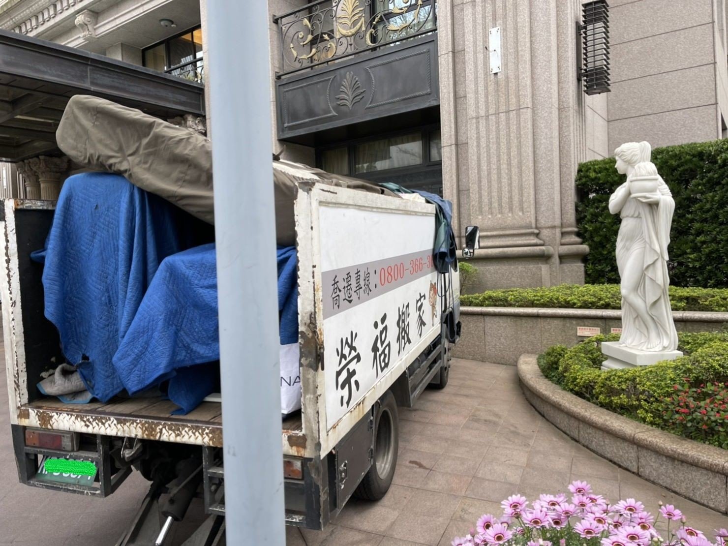 搬家公司推薦、新北搬家公司推薦【榮福搬家公司】口碑第一、搬家首選、南港搬家、桃園搬家公司推薦、台北搬家公司推薦、搬衣櫃、搬大型家具、搬家具、冰箱搬運、搬洗衣機、基隆搬家、搬家電、床墊搬運、搬金庫、搬保險櫃、搬公司行號、大型廚具搬運、各式各樣機台搬運、搬冷凍櫃、搬運動器材、店面搬遷、廠房遷移、百貨專櫃進撤櫃、家庭搬家、搬鋼琴、搬工計時、搬工服務、人力搬運、搬運、跨縣市搬家、重物搬運、魚缸搬運、搬按摩椅、搬電動醫療床、搬神桌、單件家具運送、吊家具搬運、搬家紙箱,針對顧客都秉持以用心實在專業搬家技巧,搬家實在用心值得您的信賴與選擇。歡迎來電咨詢02-2651-2727,榮福搬家有專員立即為您服務。系統式家具拆裝找專業的榮福搬家就對了。 搬家公司推薦、新北搬家公司推薦【榮福搬家公司】口碑第一、搬家首選、南港搬家、桃園搬家公司推薦、台北搬家公司推薦、搬衣櫃、搬大型家具、搬家具、冰箱搬運、搬洗衣機、基隆搬家、搬家電、床墊搬運、搬金庫、搬保險櫃、搬公司行號、大型廚具搬運、各式各樣機台搬運、搬冷凍櫃、搬運動器材、店面搬遷、廠房遷移、百貨專櫃進撤櫃、家庭搬家、搬鋼琴、搬工計時、搬工服務、人力搬運、搬運、跨縣市搬家、重物搬運、魚缸搬運、搬按摩椅、搬電動醫療床、搬神桌、單件家具運送、吊家具搬運、搬家紙箱,針對顧客都秉持以用心實在專業搬家技巧,搬家實在用心值得您的信賴與選擇。歡迎來電咨詢02-2651-2727,榮福搬家有專員立即為您服務。系統式家具拆裝找專業的榮福搬家就對了。