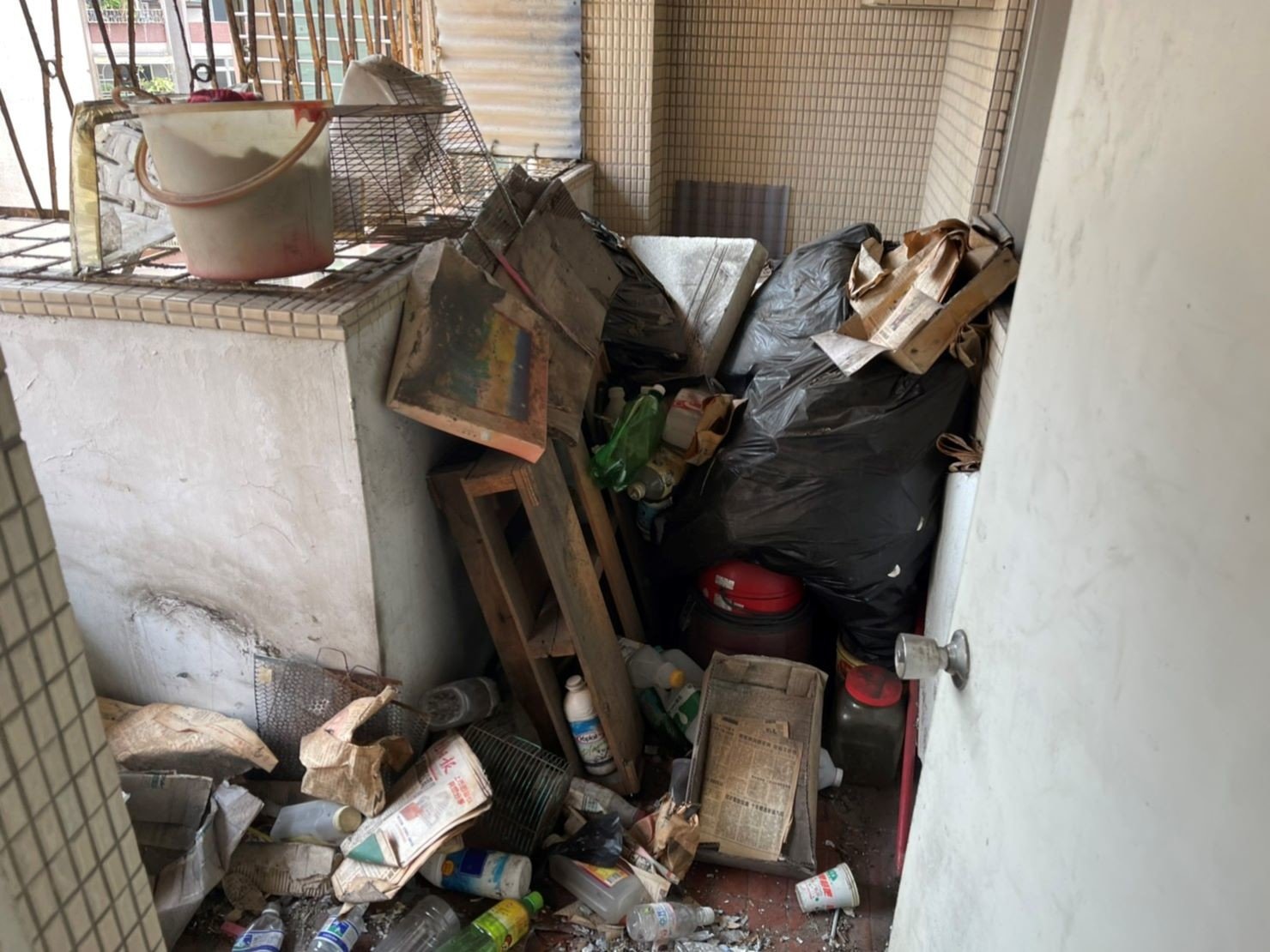 新北市垃圾清運、台北市垃圾清運、不要的家具怎麼辦、搬家公司推薦、新北搬家公司推薦【榮福搬家公司】南港搬家、桃園搬家公司推薦、桃園大型垃圾、台北搬家公司推薦、搬垃圾處理、家庭廢棄物清運、廢棄物處理、搬運廢棄物、家具垃圾處理、清運、搬家具、冰箱搬運、基隆搬家、大型家電回收清運、床墊搬運、搬衣櫃、大型家具丟棄、大型家具清運、搬公司行號、家庭垃圾清運公司、清垃圾、廢棄家具處理、廢棄家具清運、垃圾清運費用、搬家車,針對顧客都秉持以用心實在專業搬家技巧,搬家實在用心值得您的信賴與選擇。歡迎來電咨詢02-2651-2727,榮福搬家有專員立即為您服務。 新北市垃圾清運、台北市垃圾清運、不要的家具怎麼辦、搬家公司推薦、新北搬家公司推薦【榮福搬家公司】南港搬家、桃園搬家公司推薦、桃園大型垃圾、台北搬家公司推薦、搬垃圾處理、家庭廢棄物清運、廢棄物處理、搬運廢棄物、家具垃圾處理、清運、搬家具、冰箱搬運、基隆搬家、大型家電回收清運、床墊搬運、搬衣櫃、大型家具丟棄、大型家具清運、搬公司行號、家庭垃圾清運公司、清垃圾、廢棄家具處理、廢棄家具清運、垃圾清運費用、搬家車,針對顧客都秉持以用心實在專業搬家技巧,搬家實在用心值得您的信賴與選擇。歡迎來電咨詢02-2651-2727,榮福搬家有專員立即為您服務。