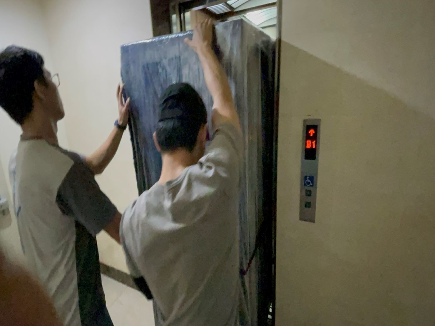搬家公司推薦、新北搬家推薦【榮福搬家公司】南港搬家、精搬魚缸、桃園搬家公司推薦、台北搬家公司推薦、廢棄家具處理、廢棄家具清運、家庭廢棄物清運、清運、搬家、家具垃圾清運、搬家具、冰箱搬運、基隆搬家、搬洗衣機、搬家電、床墊搬運、搬保險櫃、搬金庫、搬公司行號、跨縣市搬家、家庭搬家、搬家首選、搬鋼琴、搬工、搬運、搬家紙箱,針對顧客都秉持以用心實在專業搬家技巧,搬家實在用心值得您的信賴與選擇。歡迎來電咨詢02-2651-2727,榮福搬家有專員立即為您服務。 搬家公司推薦、新北搬家推薦【榮福搬家公司】南港搬家、精搬魚缸、桃園搬家公司推薦、台北搬家公司推薦、廢棄家具處理、廢棄家具清運、家庭廢棄物清運、清運、搬家、家具垃圾清運、搬家具、冰箱搬運、基隆搬家、搬洗衣機、搬家電、床墊搬運、搬保險櫃、搬金庫、搬公司行號、跨縣市搬家、家庭搬家、搬家首選、搬鋼琴、搬工、搬運、搬家紙箱,針對顧客都秉持以用心實在專業搬家技巧,搬家實在用心值得您的信賴與選擇。歡迎來電咨詢02-2651-2727,榮福搬家有專員立即為您服務。