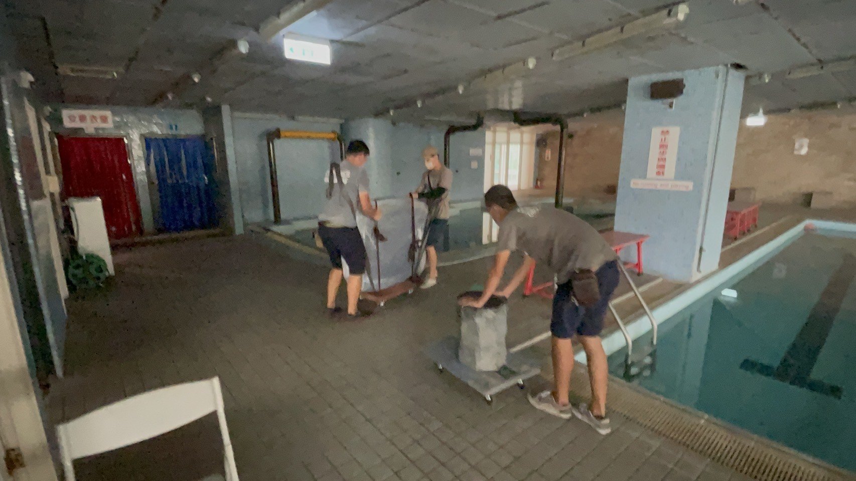 特殊搬運、搬重物【榮福搬家公司】石墩搬運、搬石頭桌椅、造景石頭搬運、大理石桌椅、岩石戶外桌椅、天然石頭庭園桌椅、石頭雕刻物、玉石雕刻擺件、吊掛搬運、特殊重物搬運、專搬重物、搬重物技巧、新北搬家公司推薦、搬家車、搬家公司、基隆搬家、南港搬家、桃園搬家公司推薦、台北搬家公司推薦:大台北搬家,精緻包裝搬運「細膩包裝、專業搬運、用心服務、以客為尊」是榮福搬家公司的宗旨與精神。歡迎立即來電02-2651-2727專人服務。 特殊搬運、搬重物【榮福搬家公司】石墩搬運、搬石頭桌椅、造景石頭搬運、大理石桌椅、岩石戶外桌椅、天然石頭庭園桌椅、石頭雕刻物、玉石雕刻擺件、吊掛搬運、特殊重物搬運、專搬重物、搬重物技巧、新北搬家公司推薦、搬家車、搬家公司、基隆搬家、南港搬家、桃園搬家公司推薦、台北搬家公司推薦:大台北搬家,精緻包裝搬運「細膩包裝、專業搬運、用心服務、以客為尊」是榮福搬家公司的宗旨與精神。歡迎立即來電02-2651-2727專人服務。