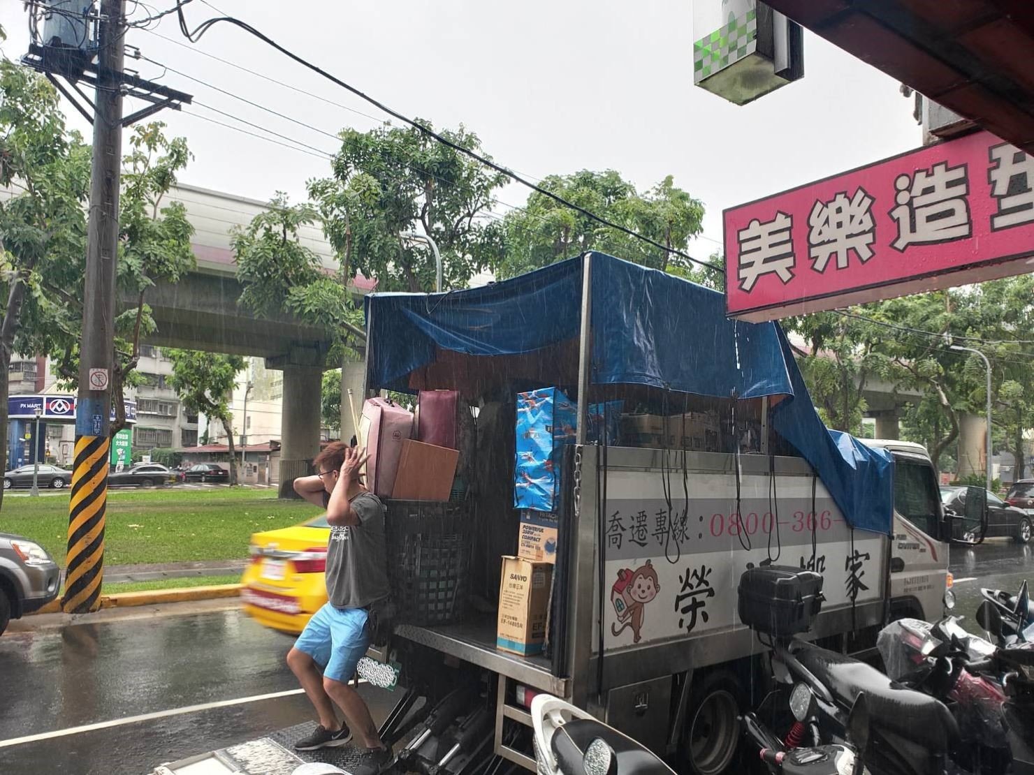 搬家公司推薦、新北搬家推薦【榮福搬家公司】南港搬家、桃園搬家公司推薦、台北搬家公司推薦、搬家具、大型家具搬運、冰箱搬運、基隆搬家、大型家電搬運、床墊搬運、搬公司行號、家庭搬家、搬鋼琴、搬工、搬運、搬家紙箱、跨縣市搬家、長途搬家、單件家具運送、單一物件搬運、搬家估價、搬家車、搬家公司好評推薦,針對顧客都秉持以用心實在專業搬家技巧,搬家實在用心值得您的信賴與選擇。歡迎來電咨詢02-2651-2727,榮福搬家有專員立即為您服務。 搬家公司推薦、新北搬家推薦【榮福搬家公司】南港搬家、桃園搬家公司推薦、台北搬家公司推薦、搬家具、大型家具搬運、冰箱搬運、基隆搬家、大型家電搬運、床墊搬運、搬公司行號、家庭搬家、搬鋼琴、搬工、搬運、搬家紙箱、跨縣市搬家、長途搬家、單件家具運送、單一物件搬運、搬家估價、搬家車、搬家公司好評推薦,針對顧客都秉持以用心實在專業搬家技巧,搬家實在用心值得您的信賴與選擇。歡迎來電咨詢02-2651-2727,榮福搬家有專員立即為您服務。