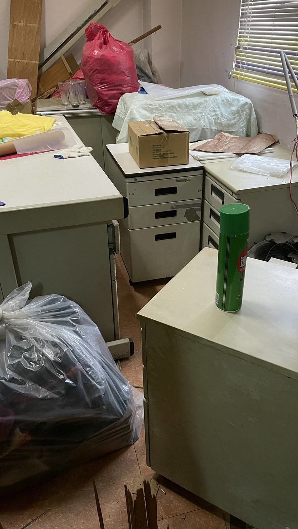 搬工計時、人工搬運、搬水晶洞【榮福搬家公司】特殊重物搬運、專搬重物、人力搬運、搬家首選、口碑第一、精搬金庫、搬保險櫃、精搬魚缸、跨縣市搬家、床墊搬運、搬床組、搬洗衣機、冰箱搬運、搬家具、搬展示木櫃、搬大理石桌、搬大型茶几、石墩搬運、搬置物櫃辦公桌、搬個人活動櫃、石頭搬運、搬神明桌、木製家具搬運、吊掛搬運、吊家具搬運、家庭搬家、辦公室遷移、公司行號搬遷、同棟不同樓層搬運、桃園搬家公司推薦、南港搬家、基隆搬家、新北搬家公司推薦、台北搬家公司推薦:大台北搬家,精緻包裝搬運「細膩包裝、專業搬運、用心服務、以客為尊」是榮福搬家公司的宗旨與精神。歡迎立即來電02-2651-2727專人服務。 搬工計時、人工搬運、搬水晶洞【榮福搬家公司】特殊重物搬運、專搬重物、人力搬運、搬家首選、口碑第一、精搬金庫、搬保險櫃、精搬魚缸、跨縣市搬家、床墊搬運、搬床組、搬洗衣機、冰箱搬運、搬家具、搬展示木櫃、搬大理石桌、搬大型茶几、石墩搬運、搬置物櫃辦公桌、搬個人活動櫃、石頭搬運、搬神明桌、木製家具搬運、吊掛搬運、吊家具搬運、家庭搬家、辦公室遷移、公司行號搬遷、同棟不同樓層搬運、桃園搬家公司推薦、南港搬家、基隆搬家、新北搬家公司推薦、台北搬家公司推薦:大台北搬家,精緻包裝搬運「細膩包裝、專業搬運、用心服務、以客為尊」是榮福搬家公司的宗旨與精神。歡迎立即來電02-2651-2727專人服務。